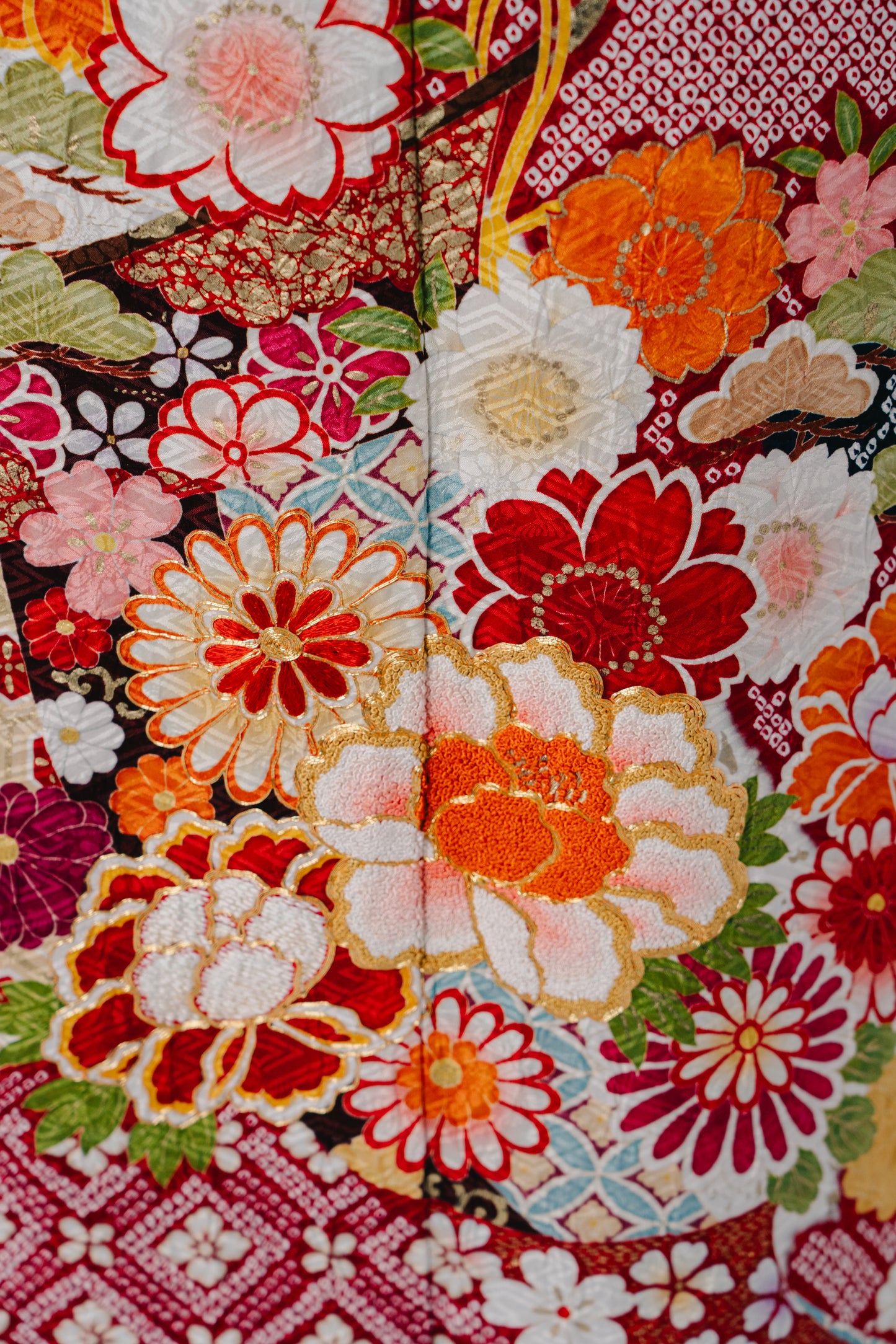 紺絞り 相良刺繍牡丹 正絹振袖【425】