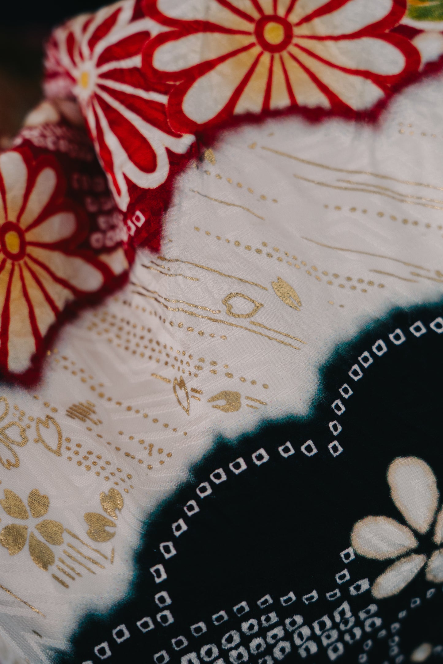 紺絞り 相良刺繍牡丹 正絹振袖【425】