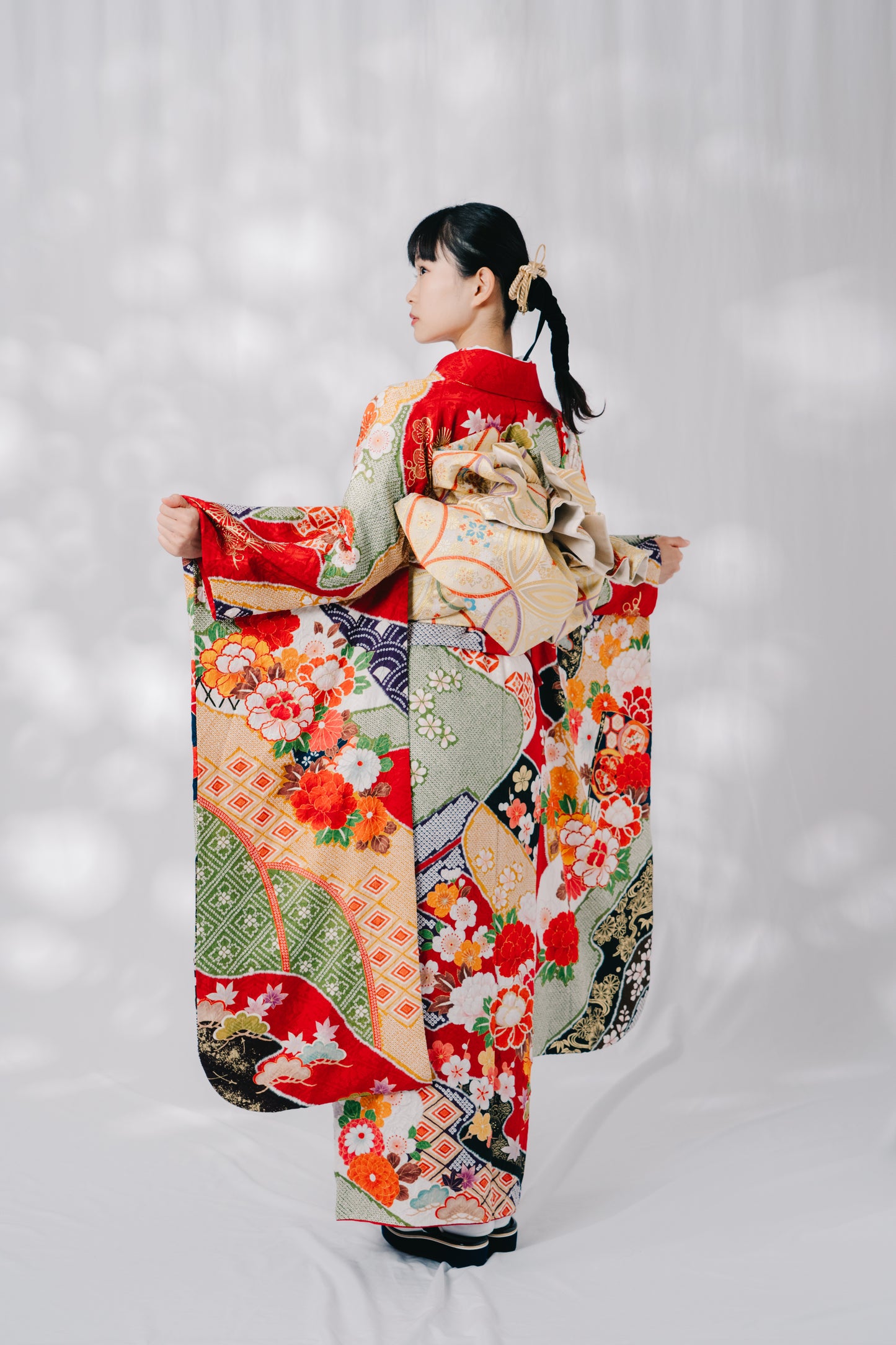 赤 絞り 菊相楽刺繍 雪輪 正絹振袖【437】