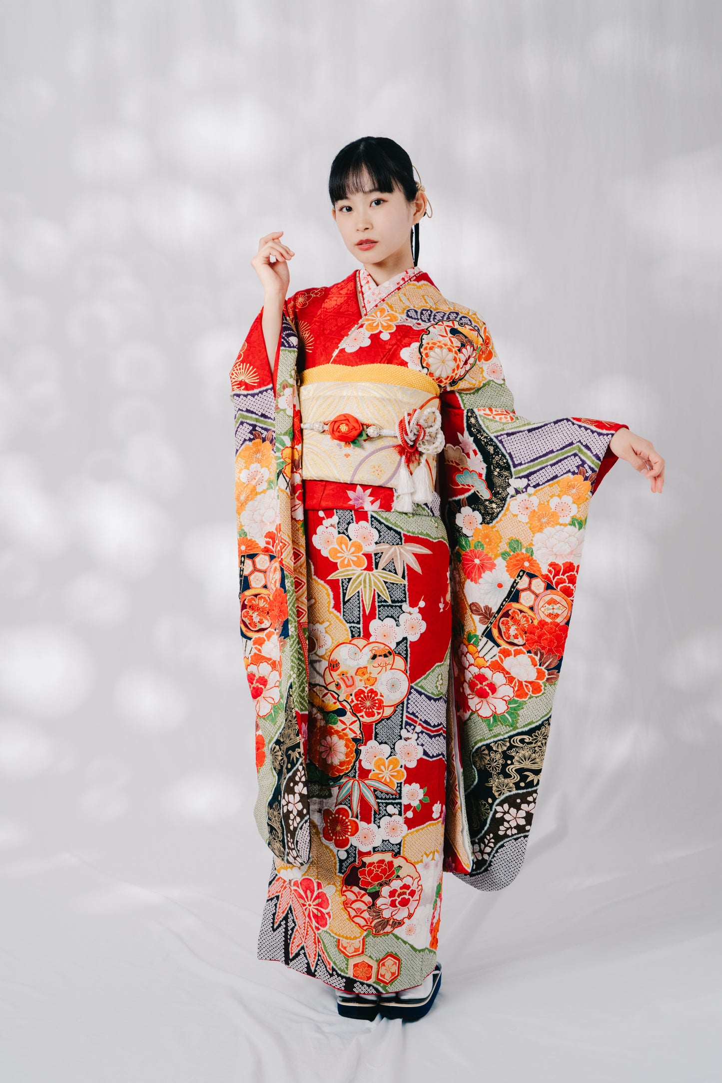 赤 絞り 菊相楽刺繍 雪輪 正絹振袖【437】