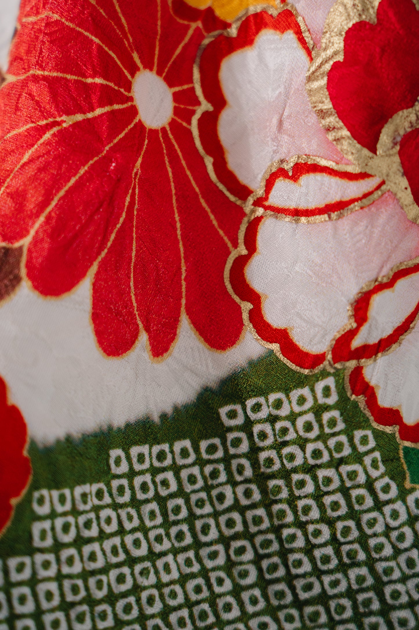 赤 絞り 菊相楽刺繍 雪輪 正絹振袖【437】