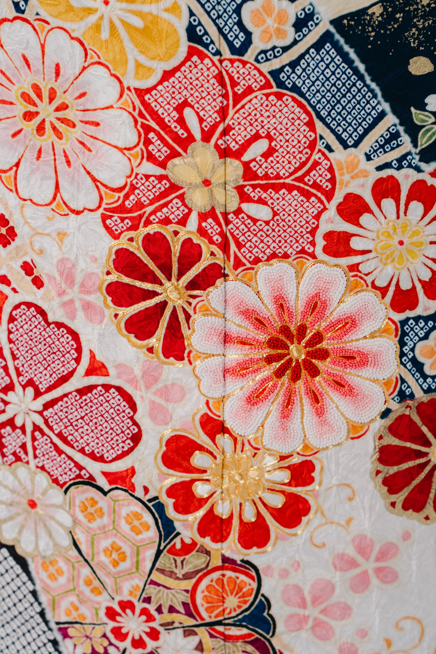 紺地絞り 菊相楽刺繍 正絹振袖【401】