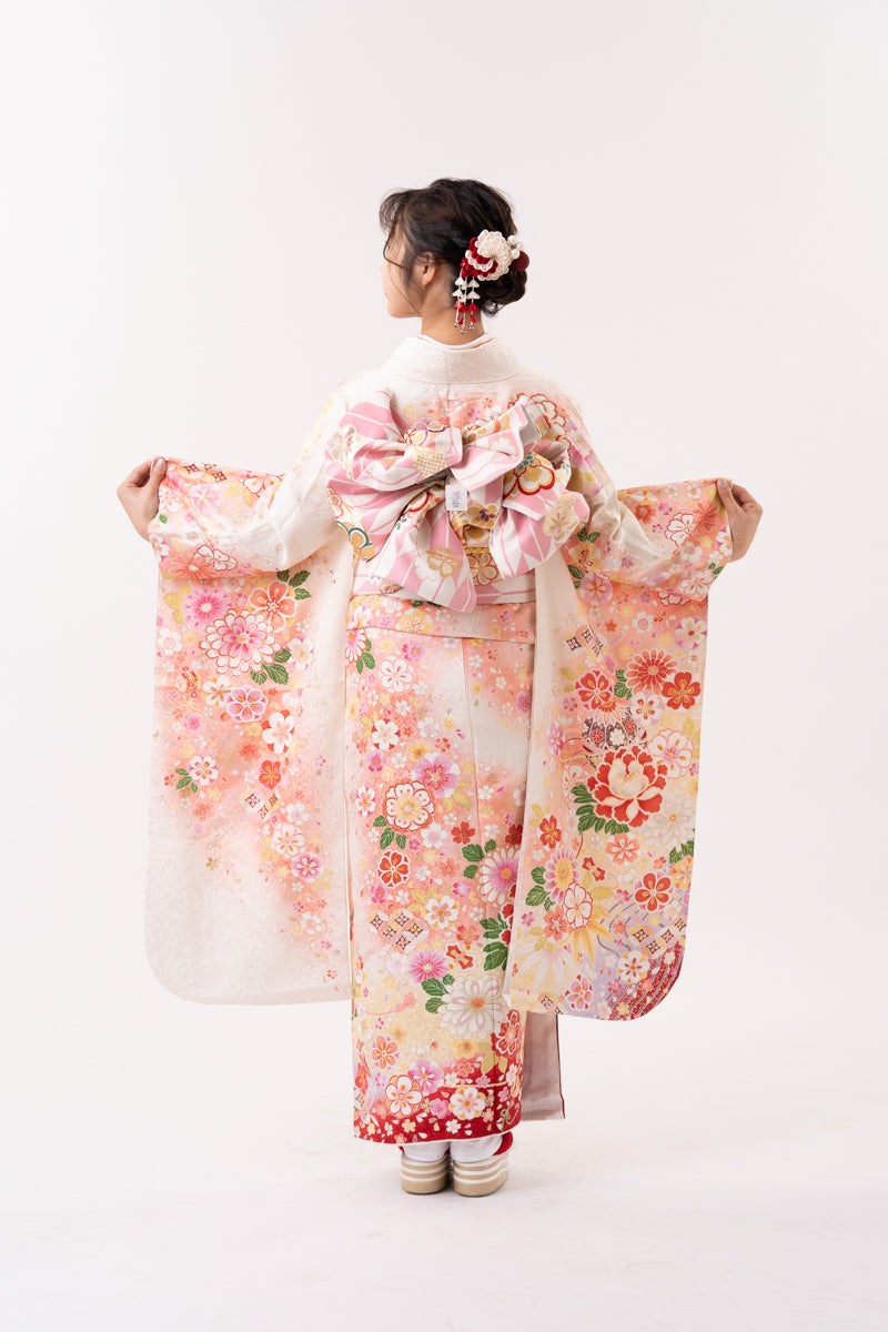 白 地に菊 桜 牡丹 花尽くし 正絹振袖【144】
