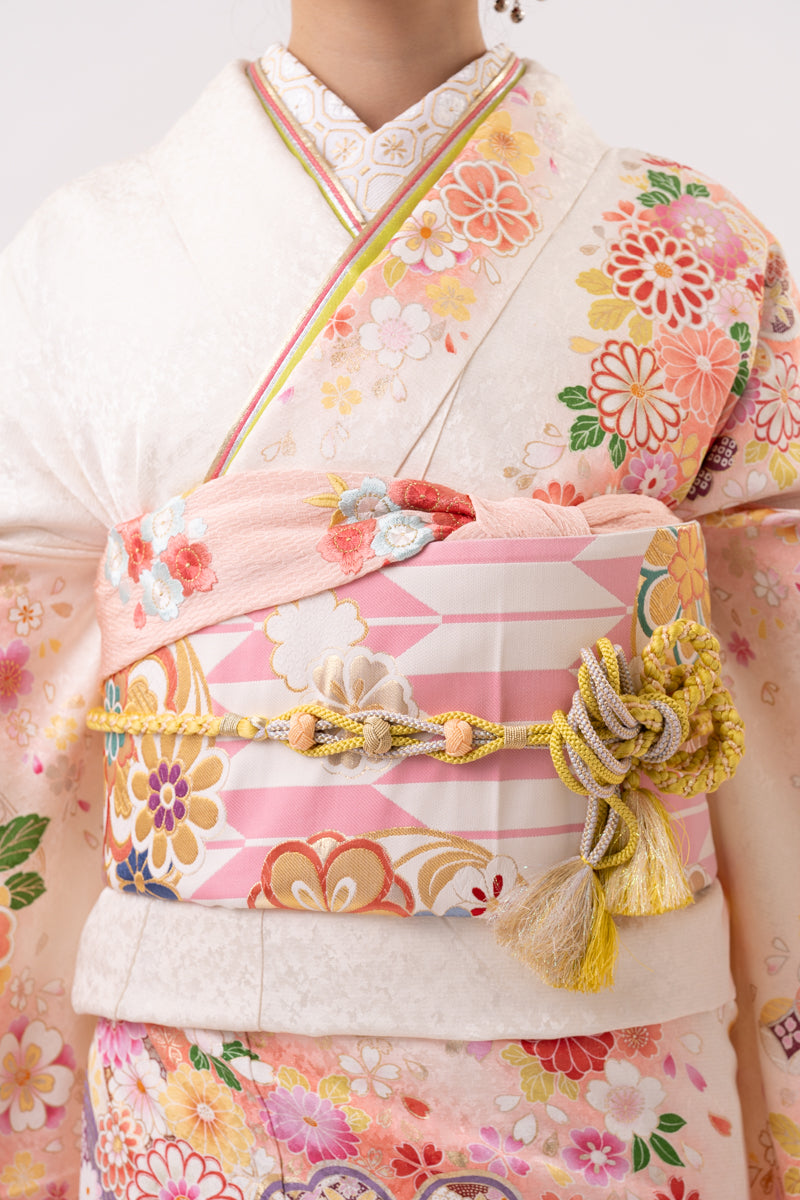白 地に菊 桜 牡丹 花尽くし 正絹振袖【144】