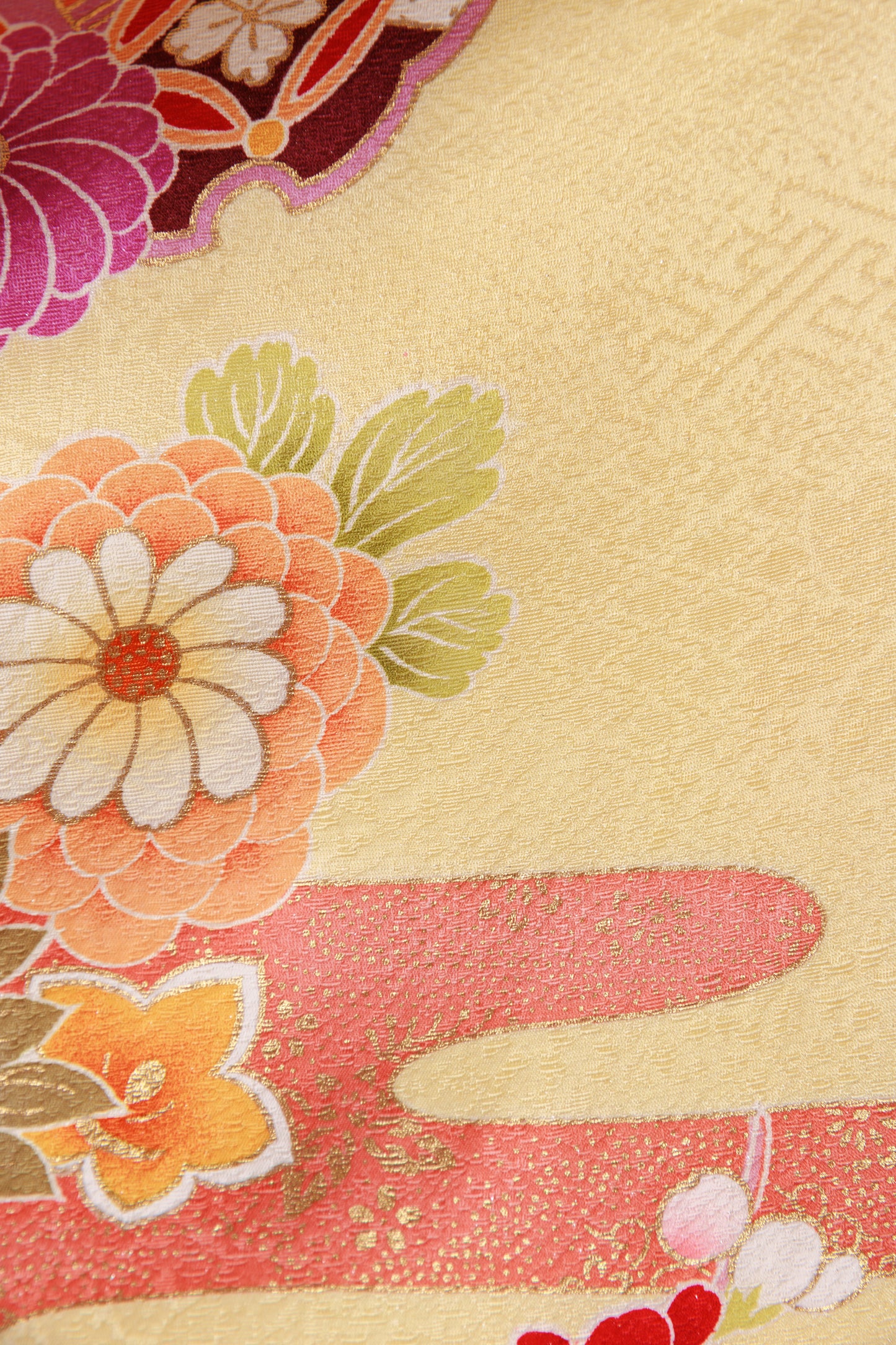 クリーム地 ピンクぼかし 牡丹・丸菊・貝桶 正絹振袖【871】