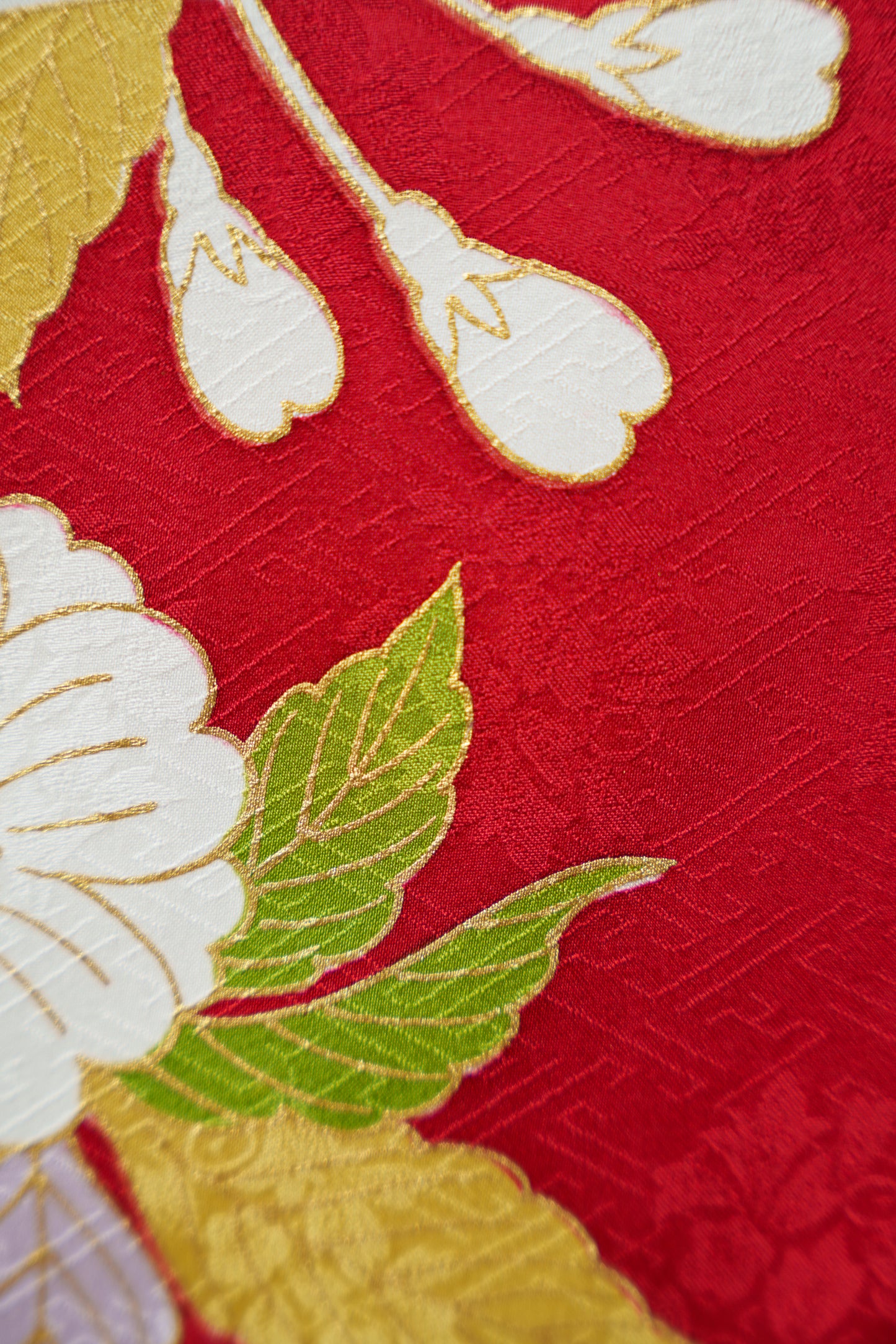 赤地 丸菊・紅葉・桜 正絹振袖【917】