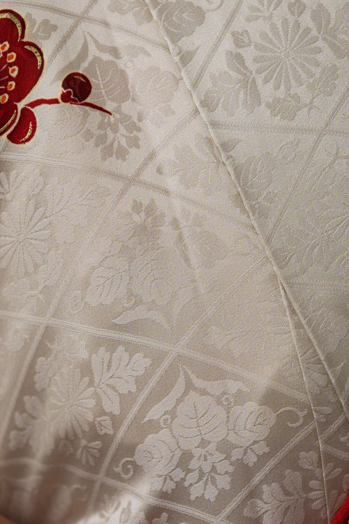 ベージュ地 椿 正絹振袖【938】