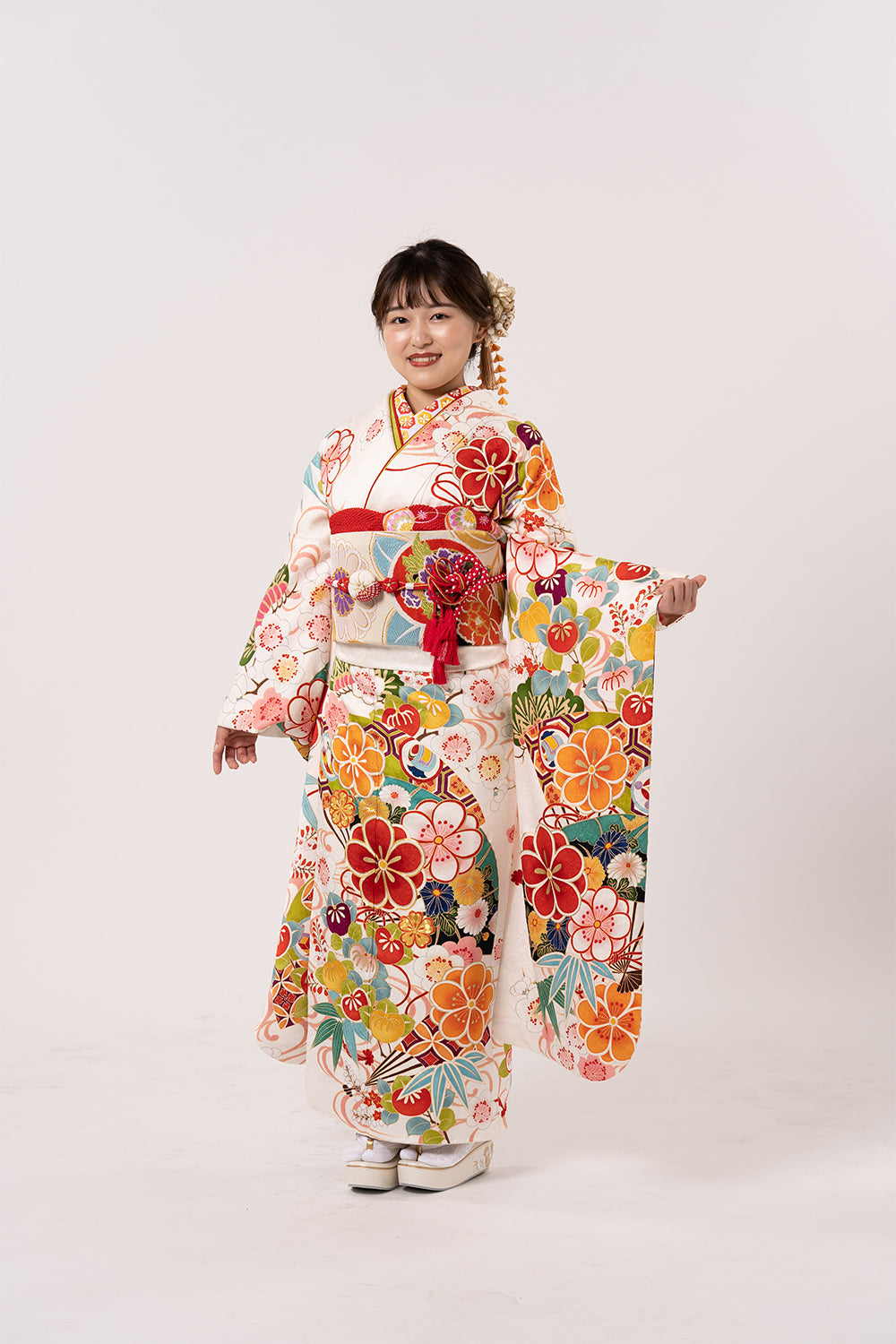 白地に色とりどりの花柄 振袖【026】