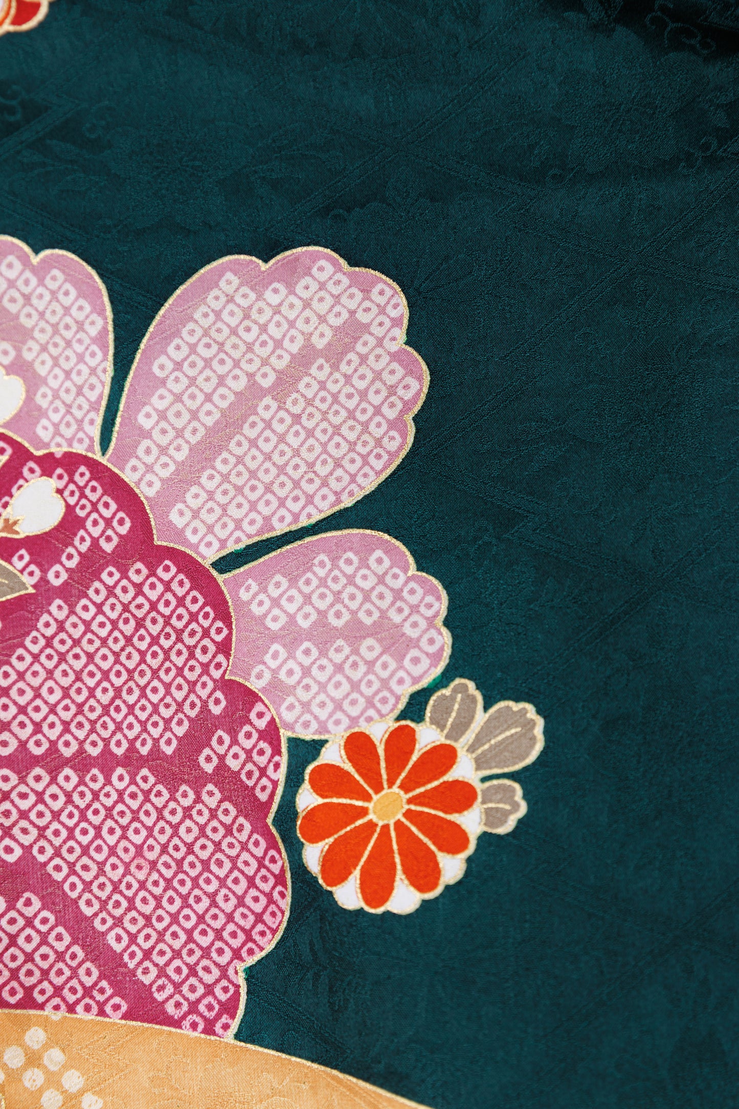 緑地 牡丹・桜・菊 正絹振袖【812】