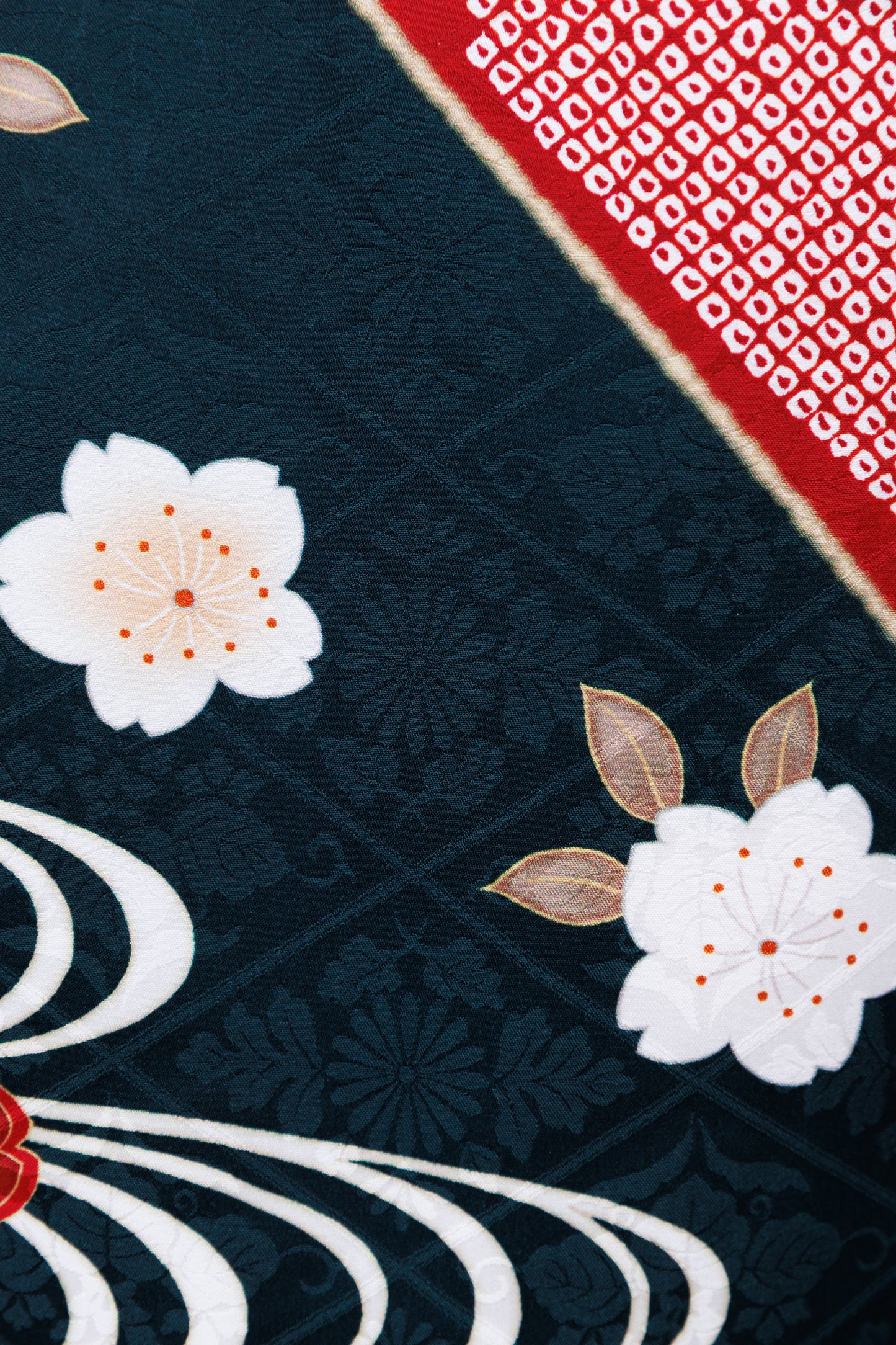 緑地 梅・松 正絹振袖【848】