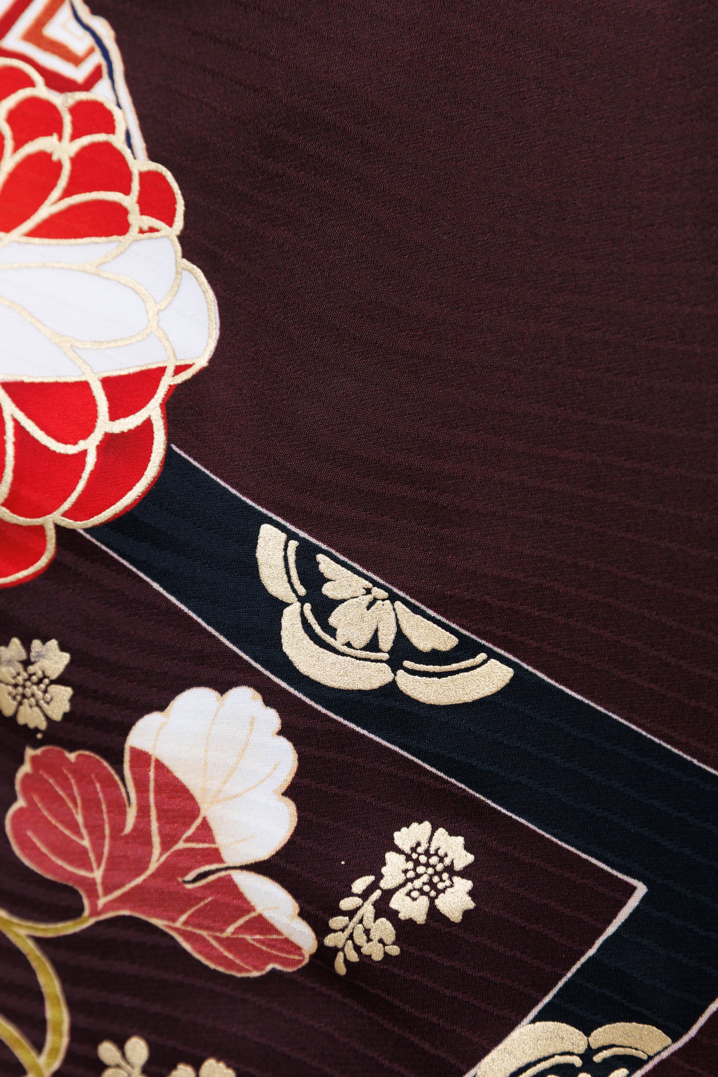 茶色地 菊・椿・古典柄 正絹振袖【829】