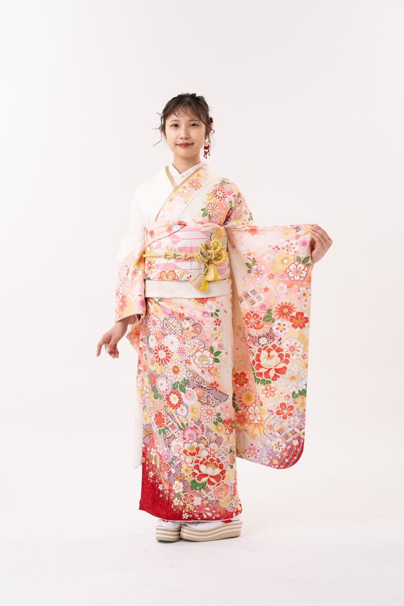 白 地に菊 桜 牡丹 花尽くし 正絹振袖【144】 – SAKURA TOKYO