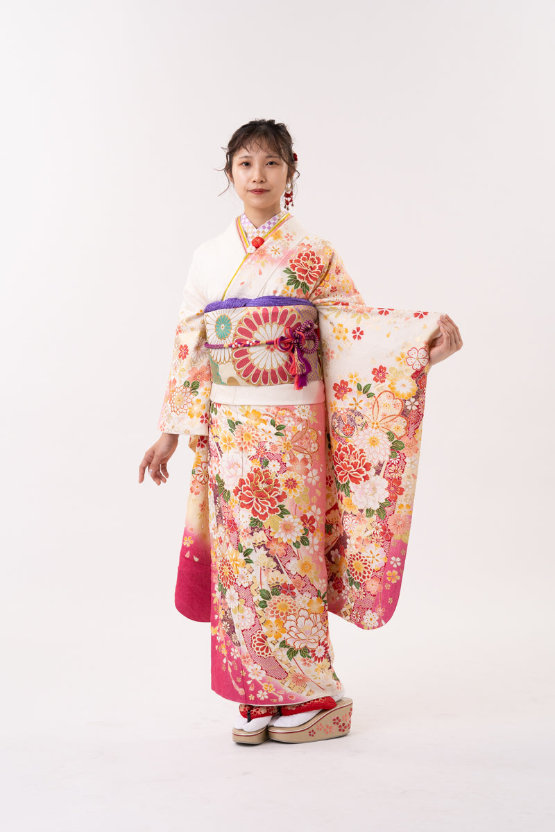白地に縦ぼかしピンク 熨斗・菊に手鞠柄 正絹振袖【155】