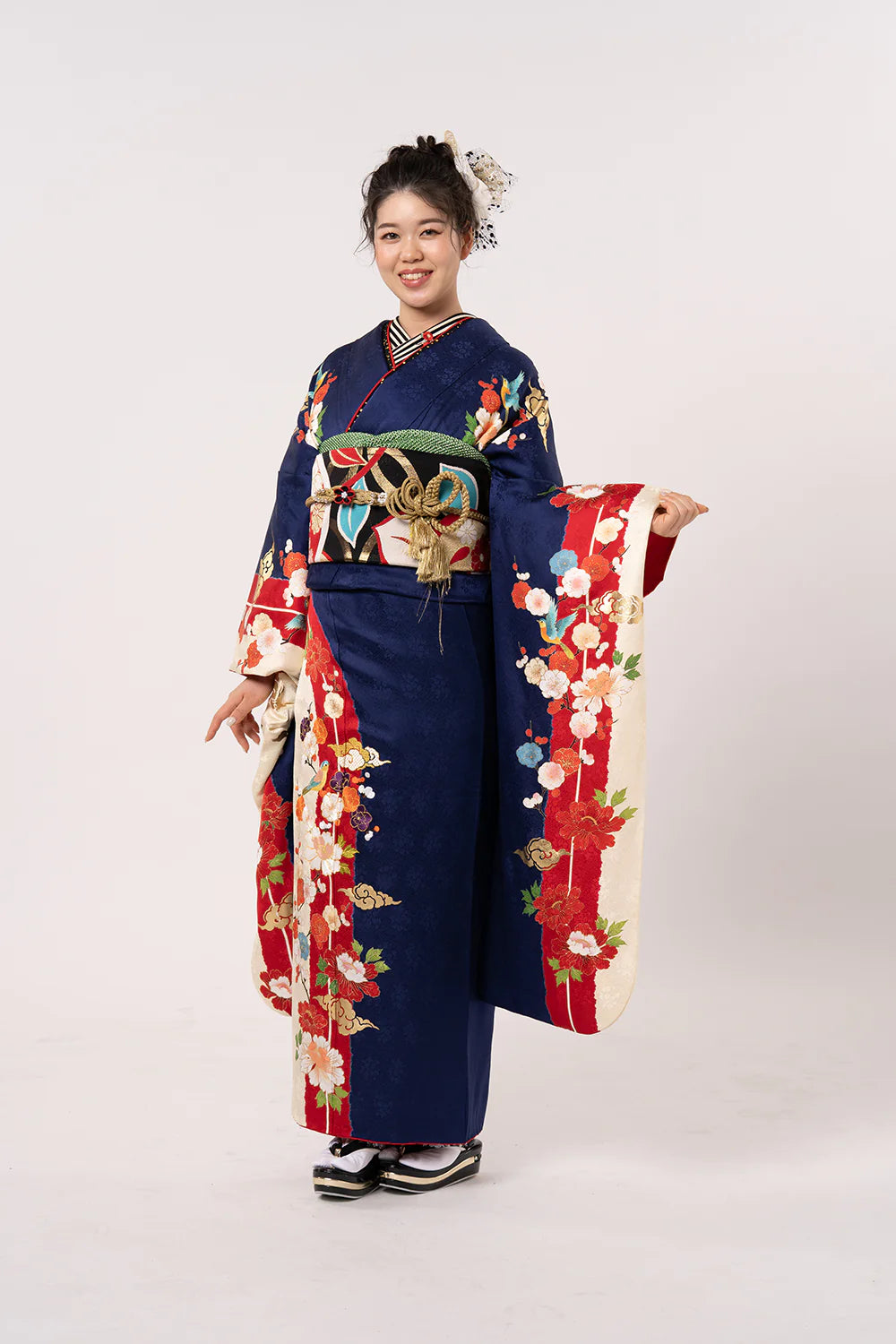 紺地レトロデザイン 振袖【533】 – SAKURA TOKYO 紺地レトロデザイン 振袖【533】 – SAKURA TOKYO