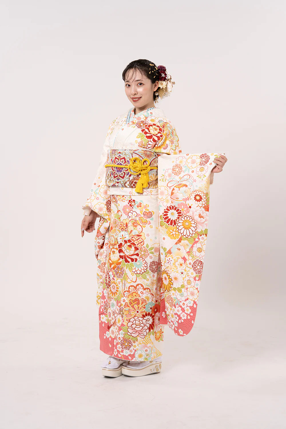 白地古典 上品な振袖フルセット 白地古典柄 振袖【070】 – SAKURA TOKYO
