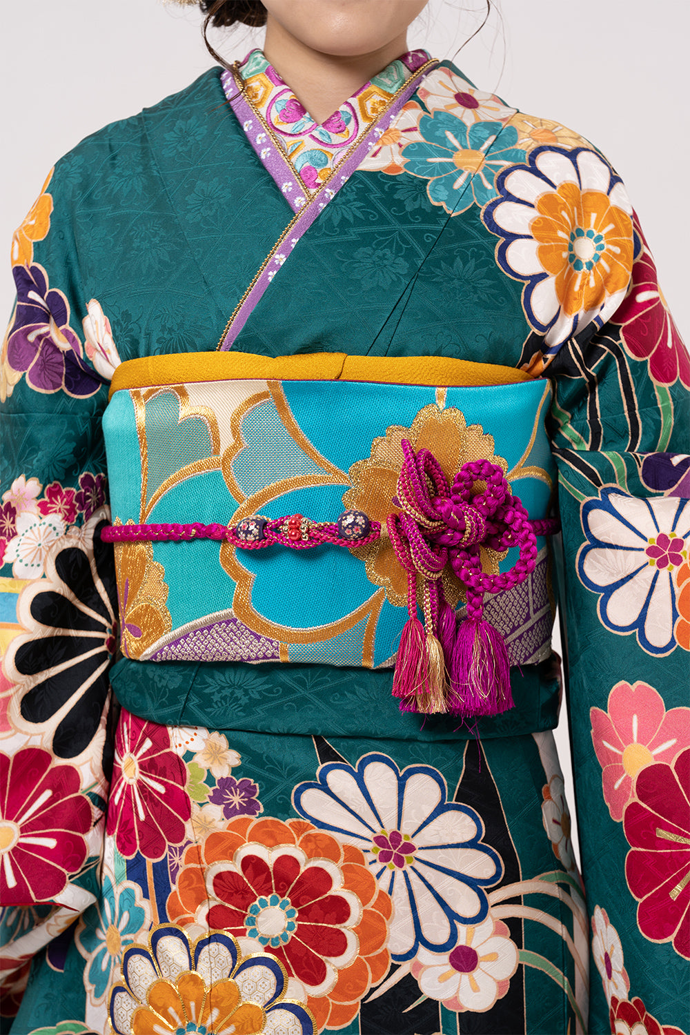 振袖) 総絞り 蝶々花刺繍 金箔 金糸(モノトーンを基調とした総 振袖) 総絞り 蝶々花刺繍 金箔 金糸(モノトーンを基調とした総