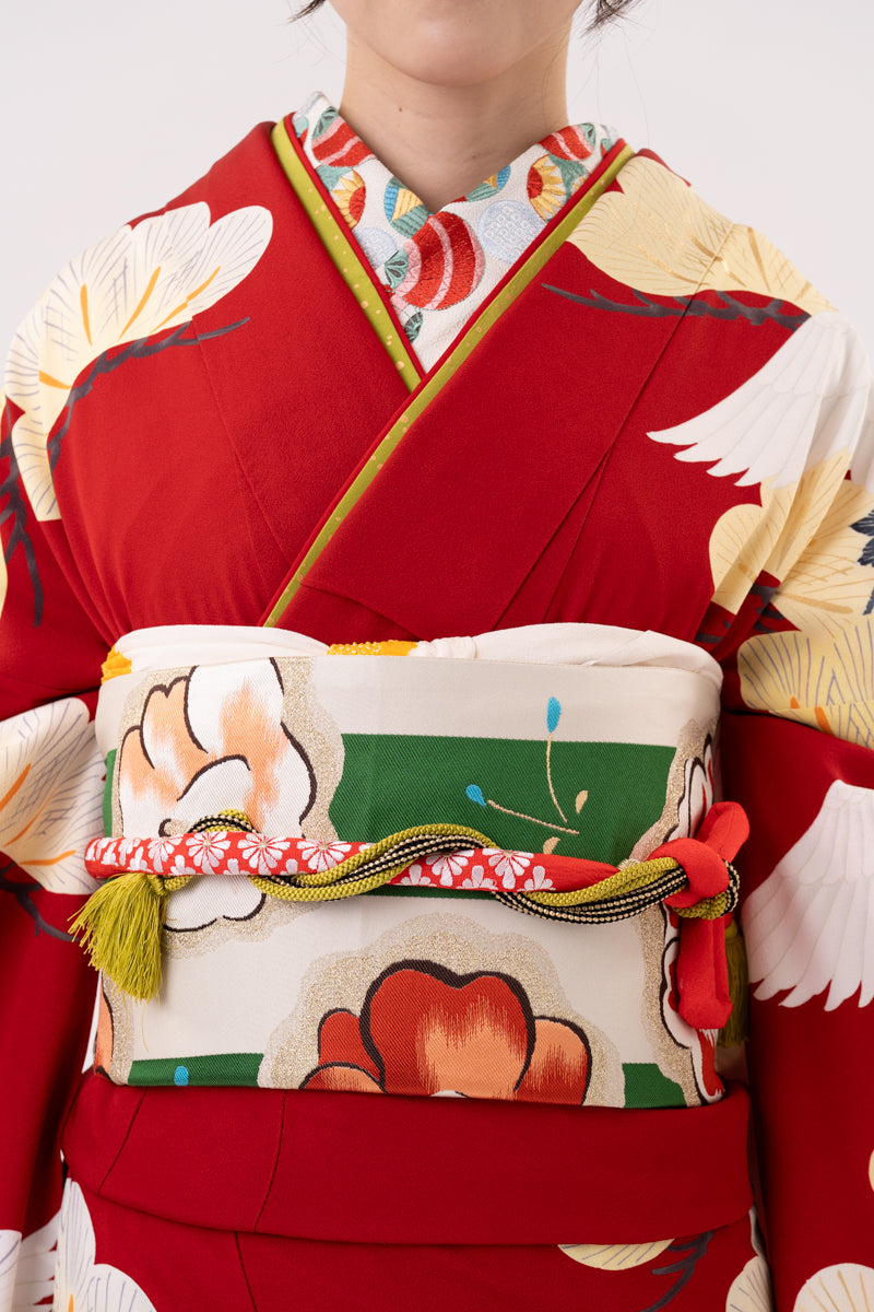 大人っぽい落ち着きある赤色にお祝いの鶴　グラデーション　正絹振袖