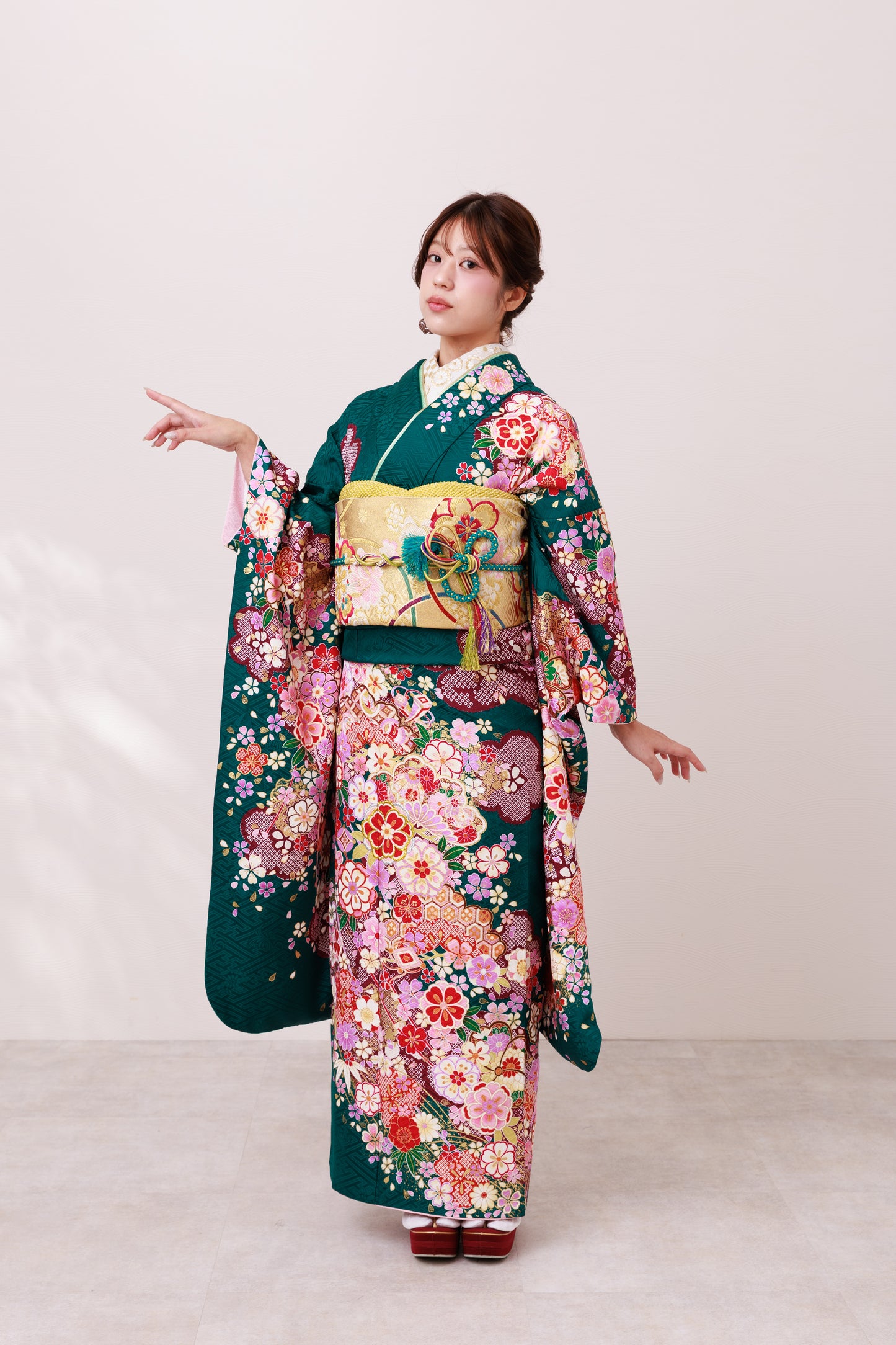 青緑地　ピンク菊・桜　鹿の子梅　正絹振袖【872】