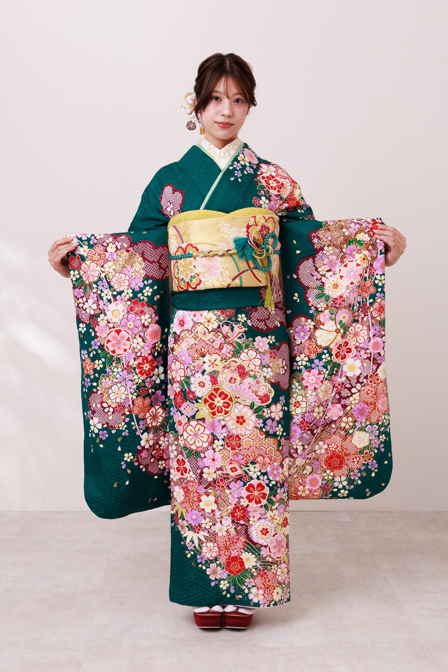 青緑地　ピンク菊・桜　鹿の子梅　正絹振袖【872】