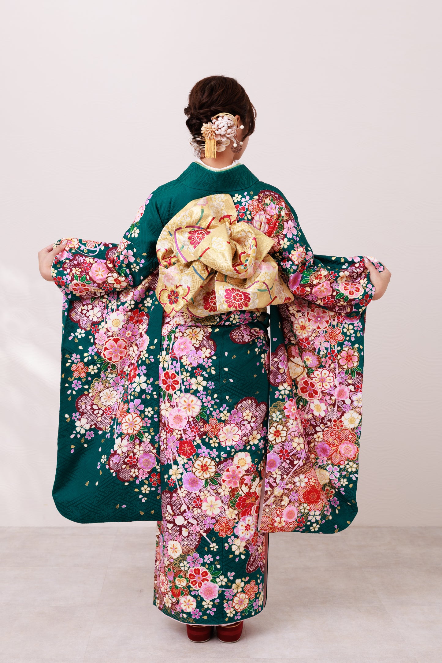 青緑地　ピンク菊・桜　鹿の子梅　正絹振袖【872】