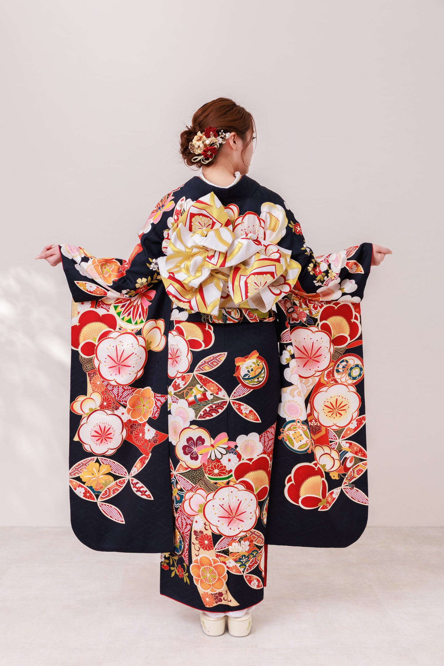 紺地　梅　レトロポップ　正絹振袖【876】