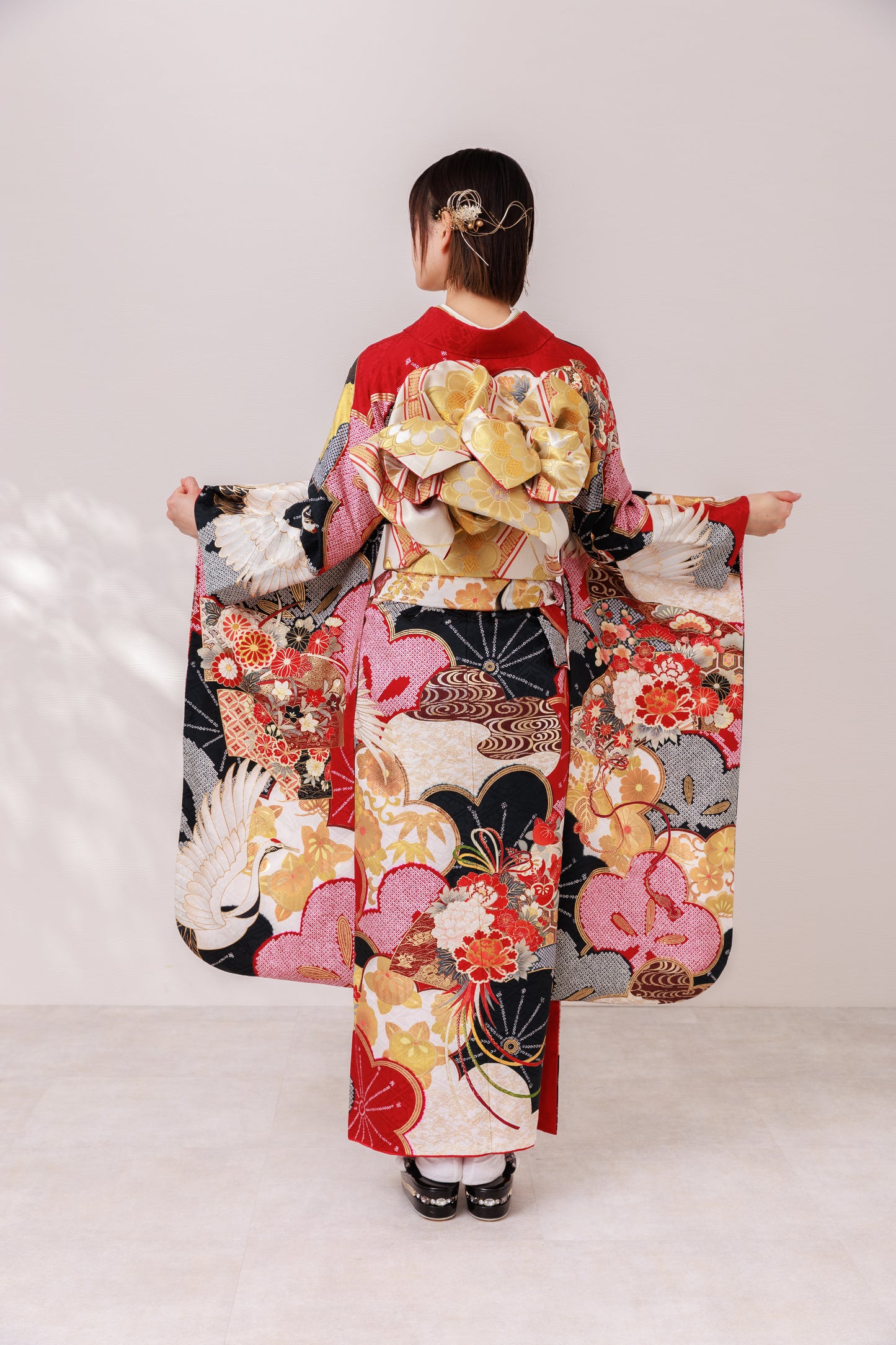 赤黒　鶴　菊　正絹振袖【866】