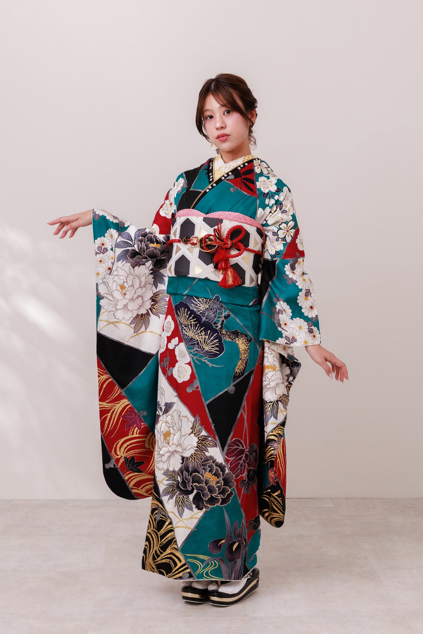 青緑　黒白牡丹　正絹振袖【888】