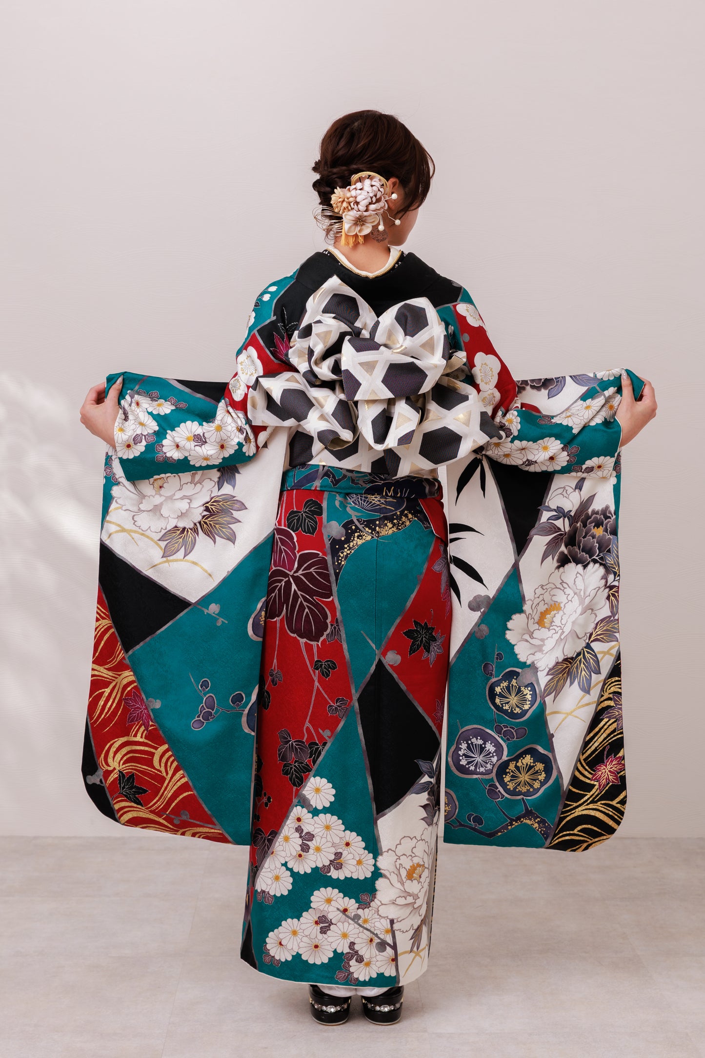 青緑　黒白牡丹　正絹振袖【888】