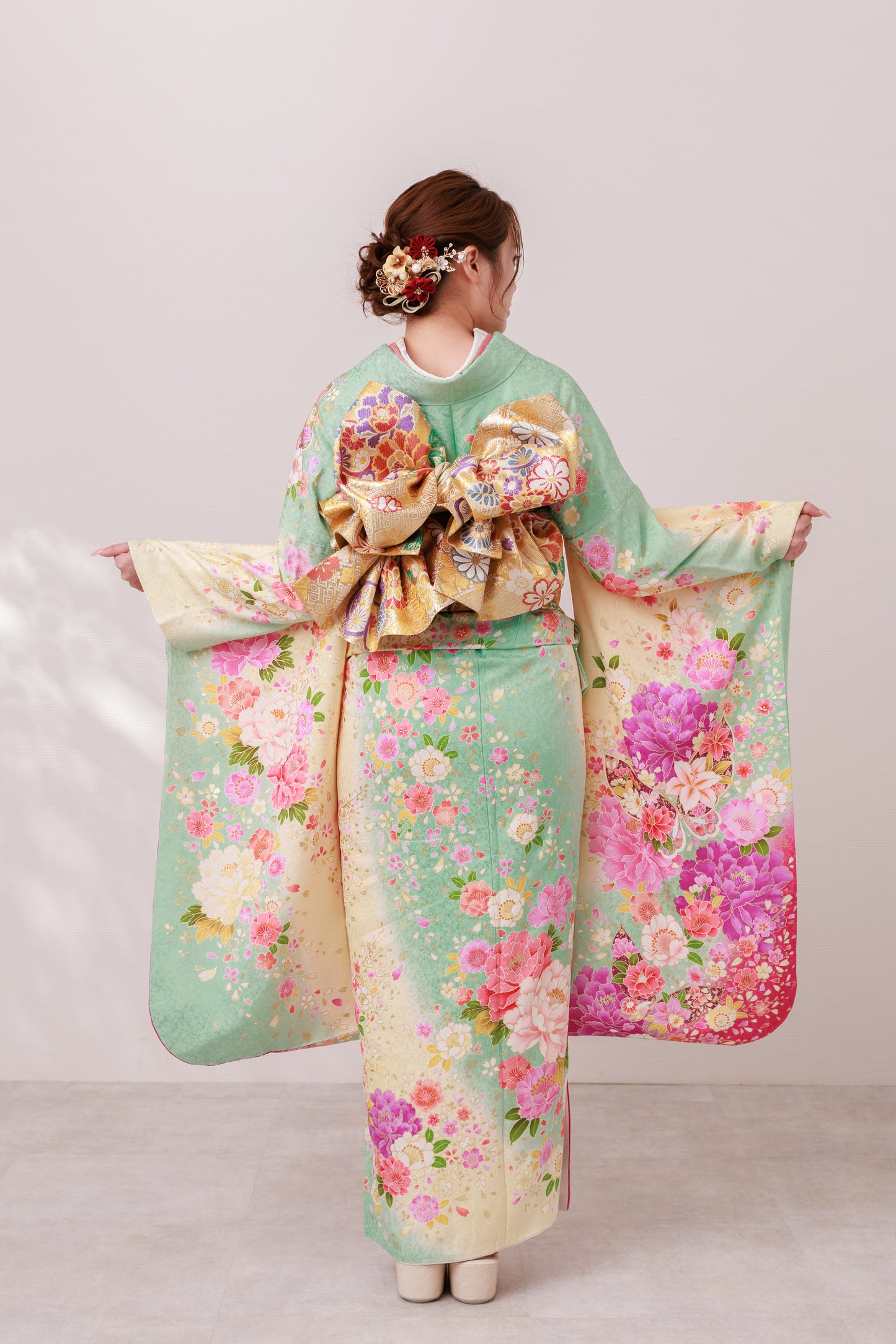 パステルグリーン　牡丹・菊・桜　正絹振袖【867】
