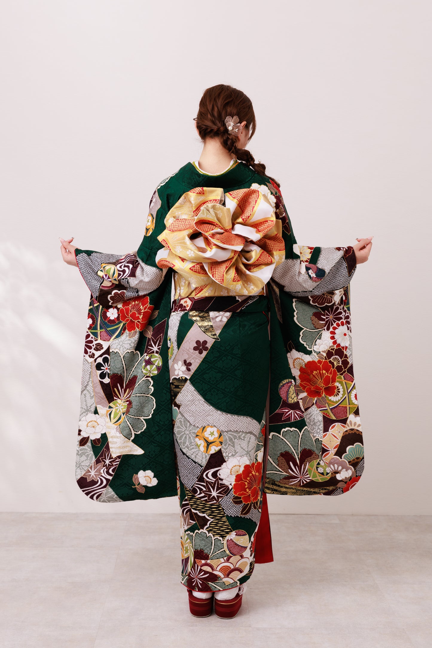 深緑地　赤白牡丹　正絹振袖【883】