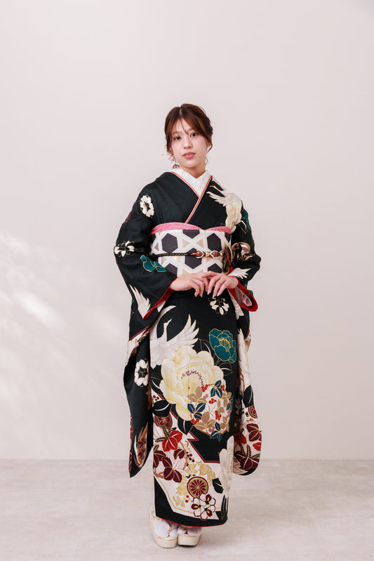 黒地　鶴　牡丹　正絹振袖【882】