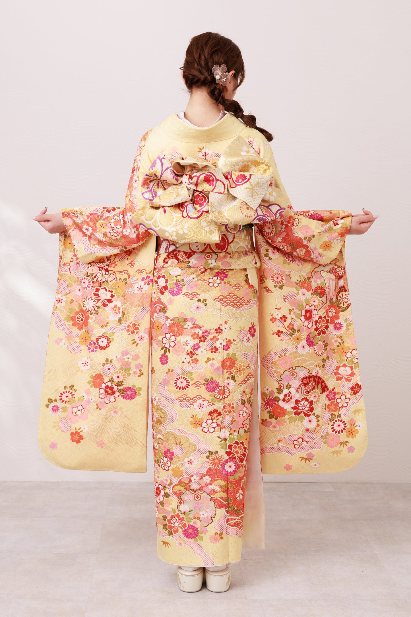 クリーム地　牡丹貝桶　正絹振袖【875】