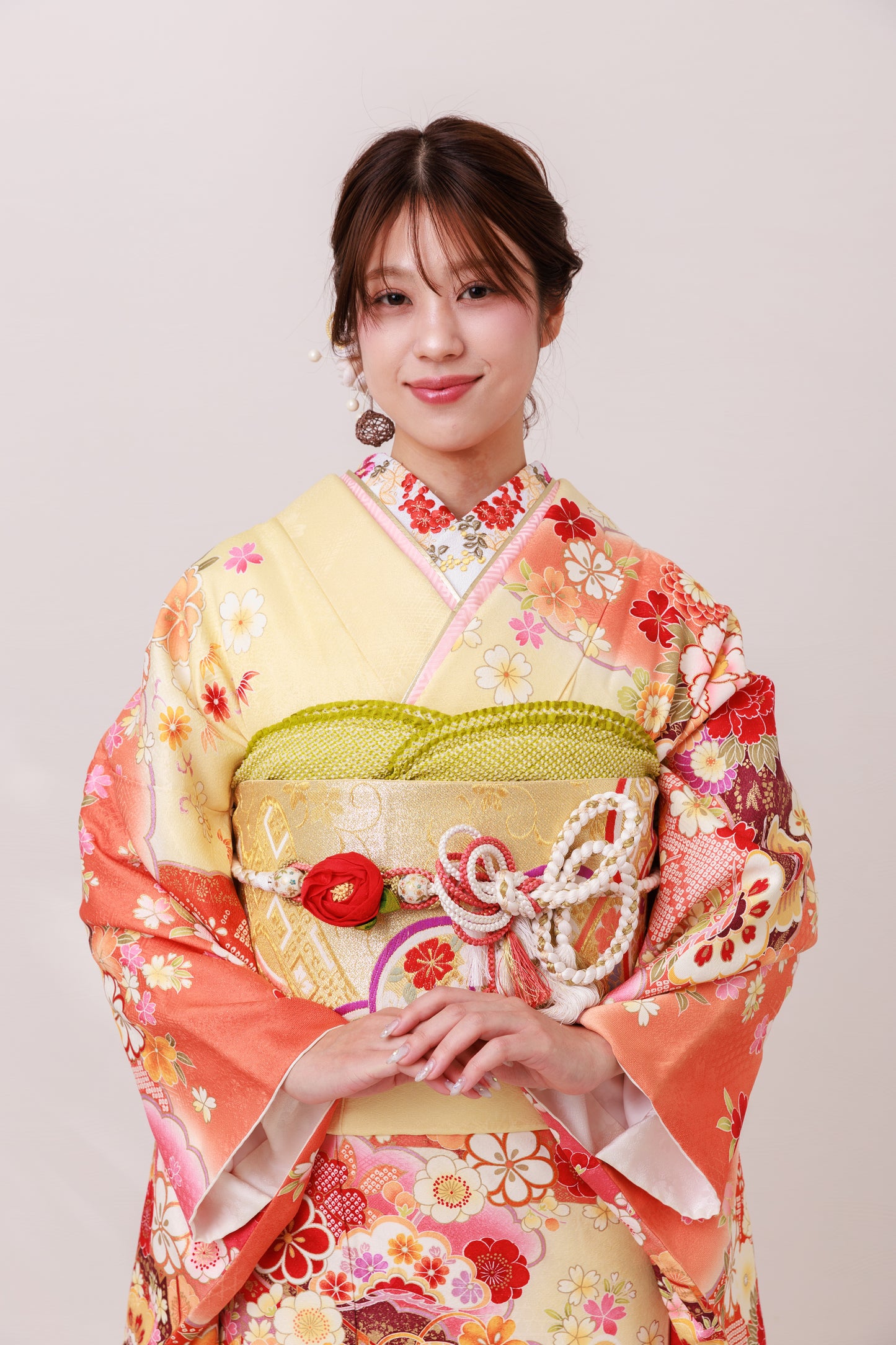 クリーム地　ピンクぼかし　牡丹・丸菊・貝桶　正絹振袖【871】