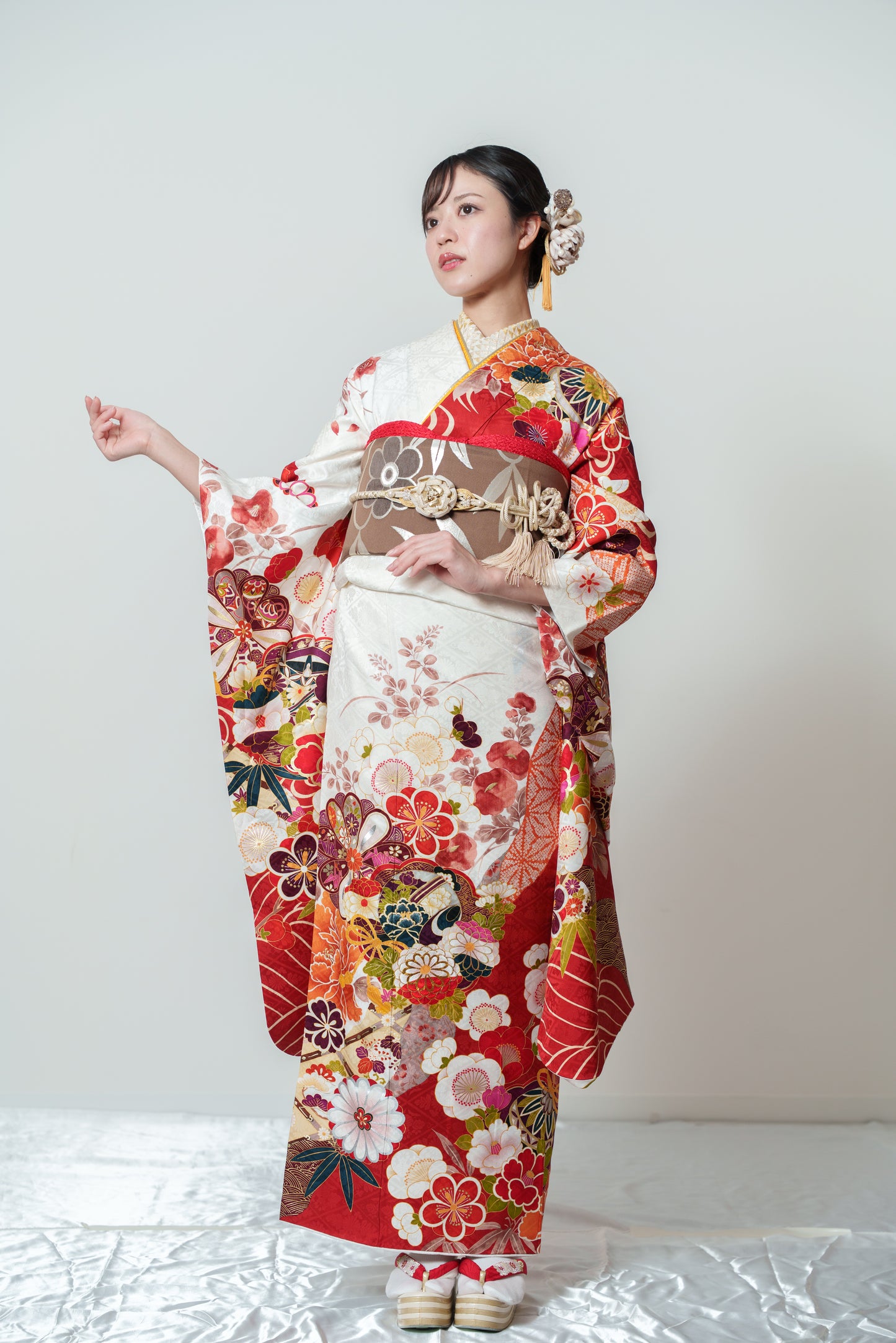 白赤染め分け　菊　正絹振袖【895】