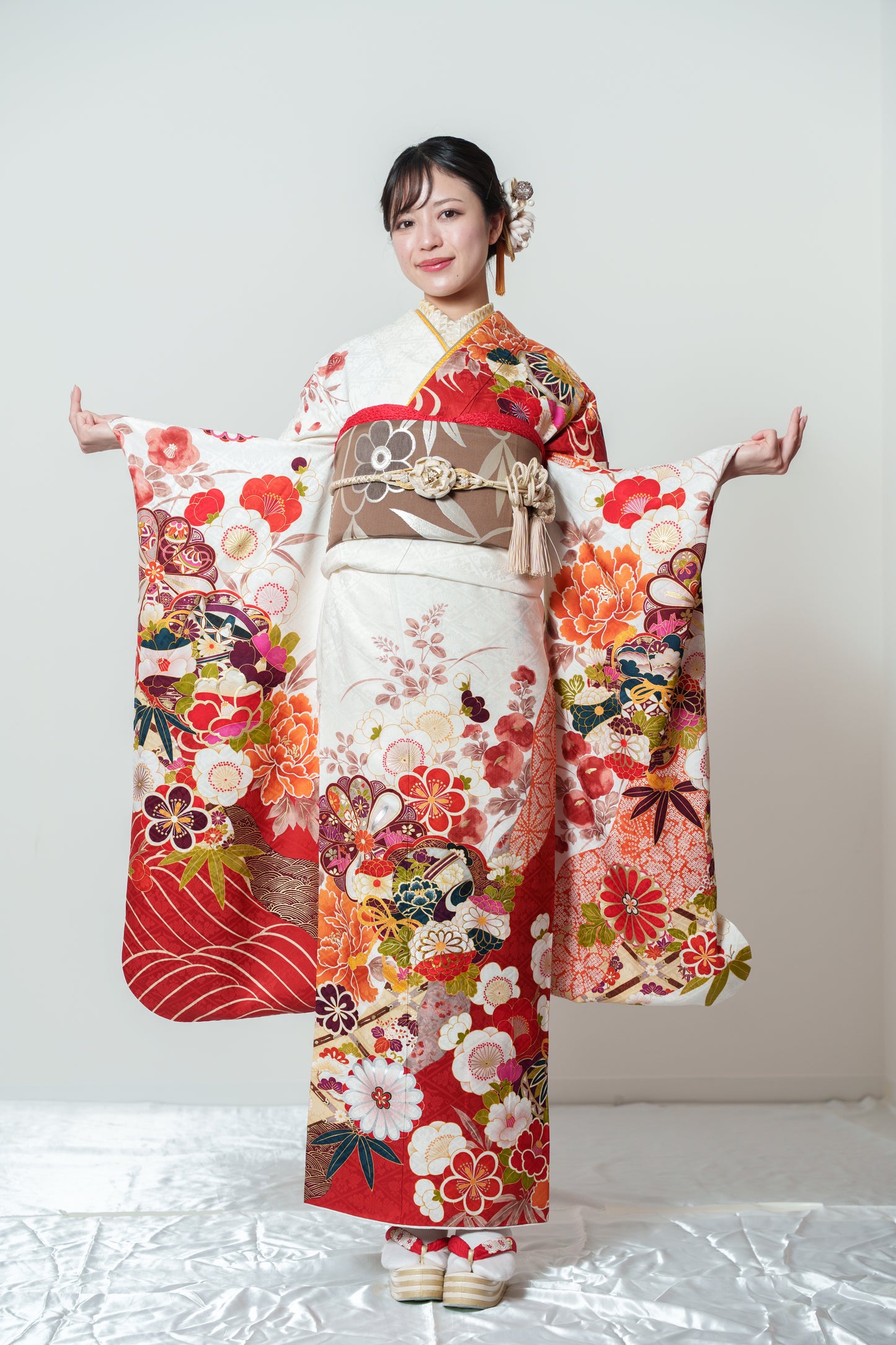 白赤染め分け　菊　正絹振袖【895】