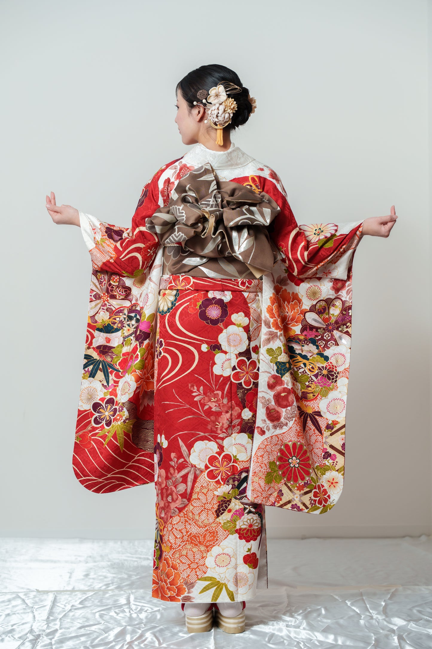 白赤染め分け　菊　正絹振袖【895】