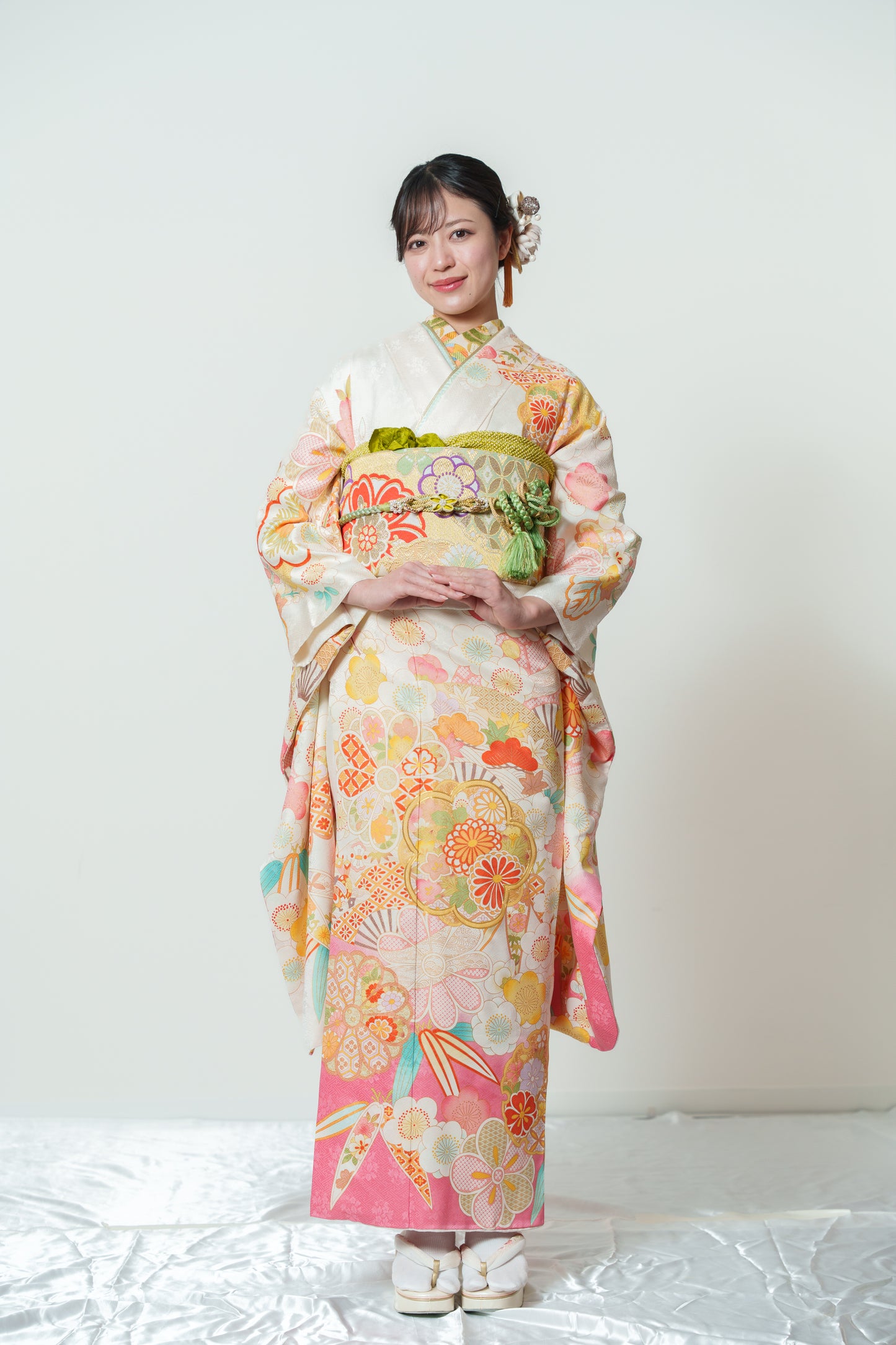 白地　梅　正絹振袖【909】