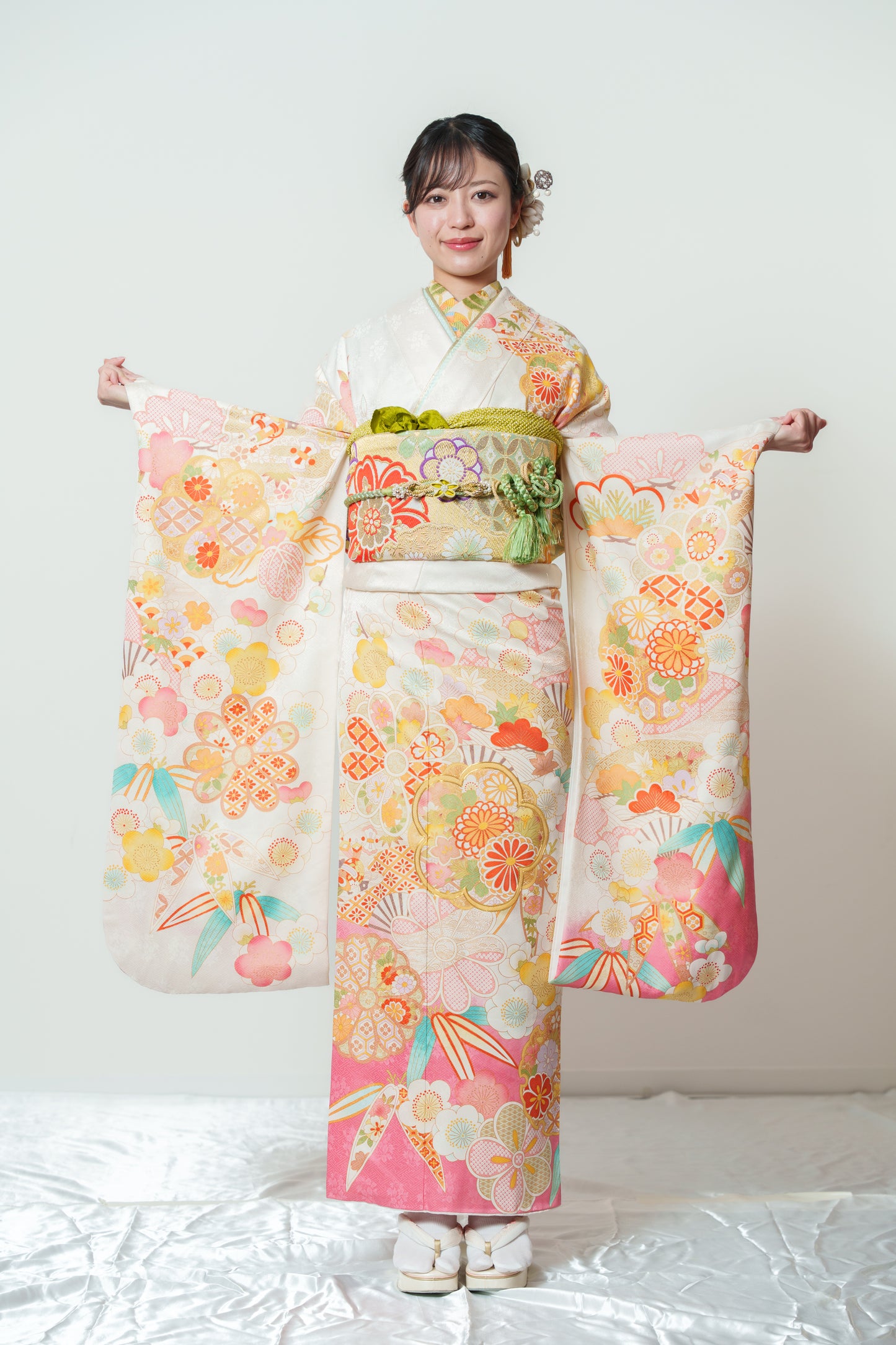 白地　梅　正絹振袖【909】