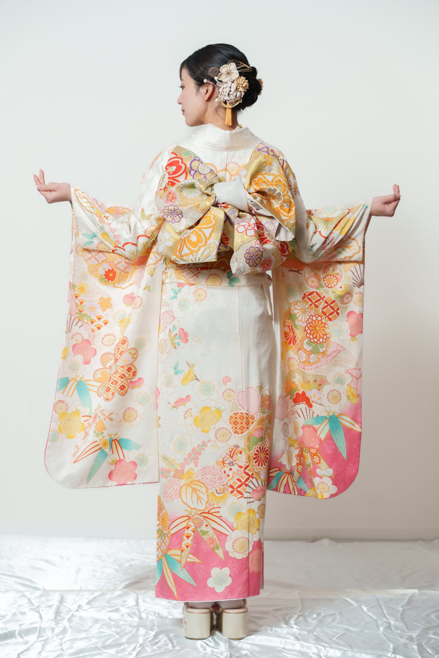 白地　梅　正絹振袖【909】