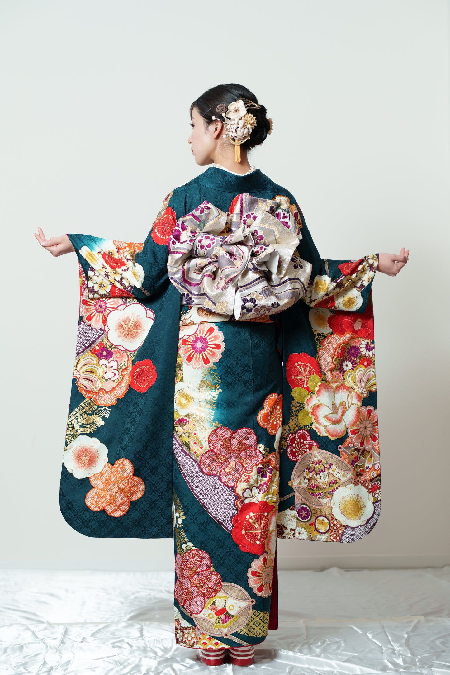 青緑地　菊　正絹振袖【899】