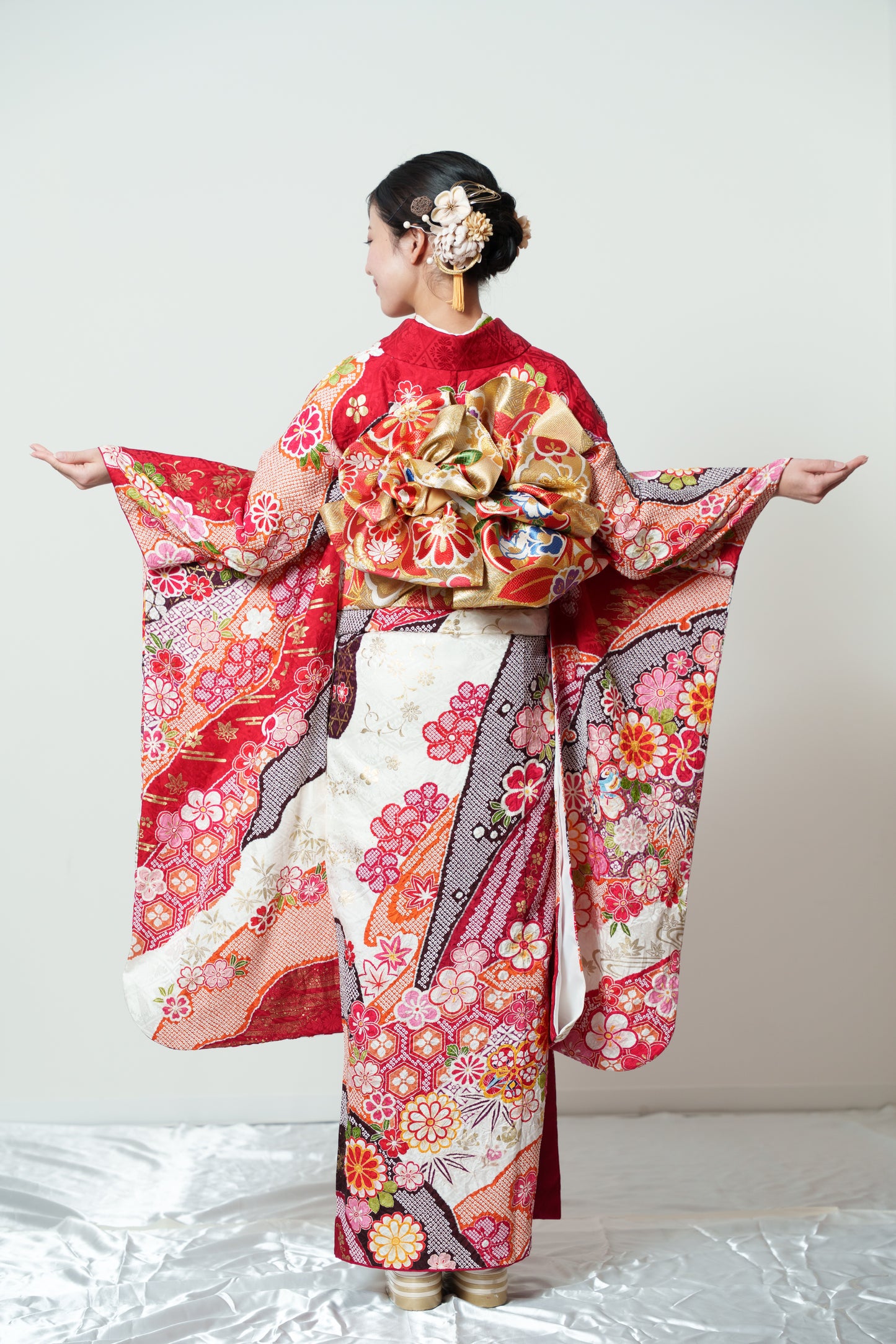 赤地　絞り菊　正絹振袖【894】