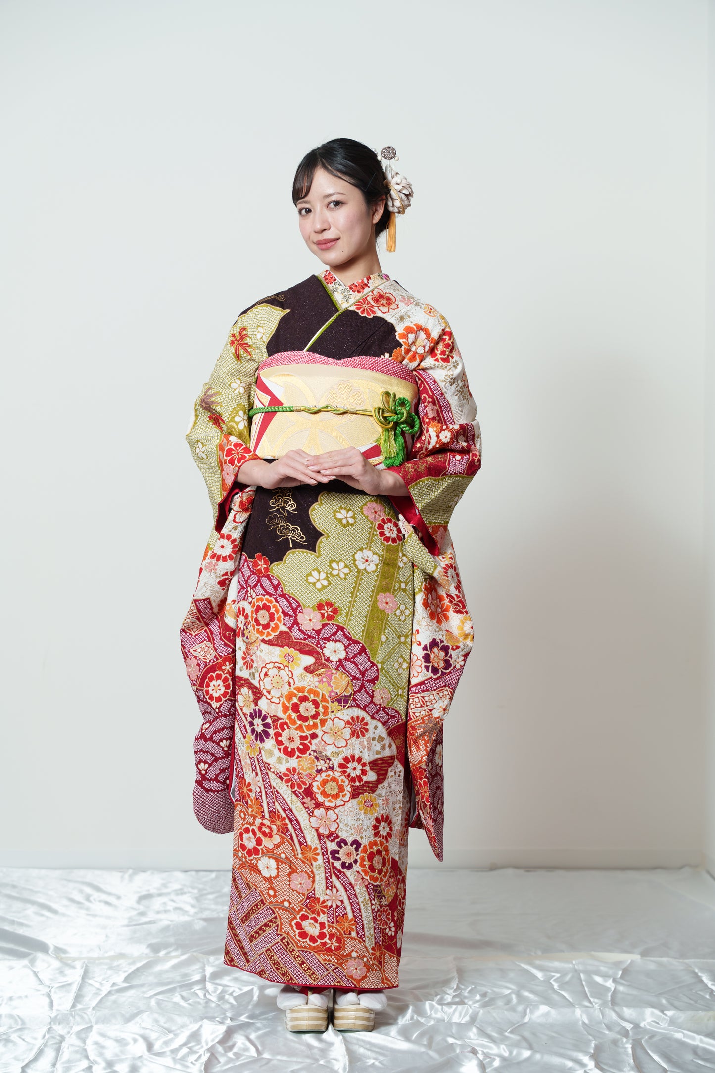 茶色絞り　菊　正絹振袖【903】