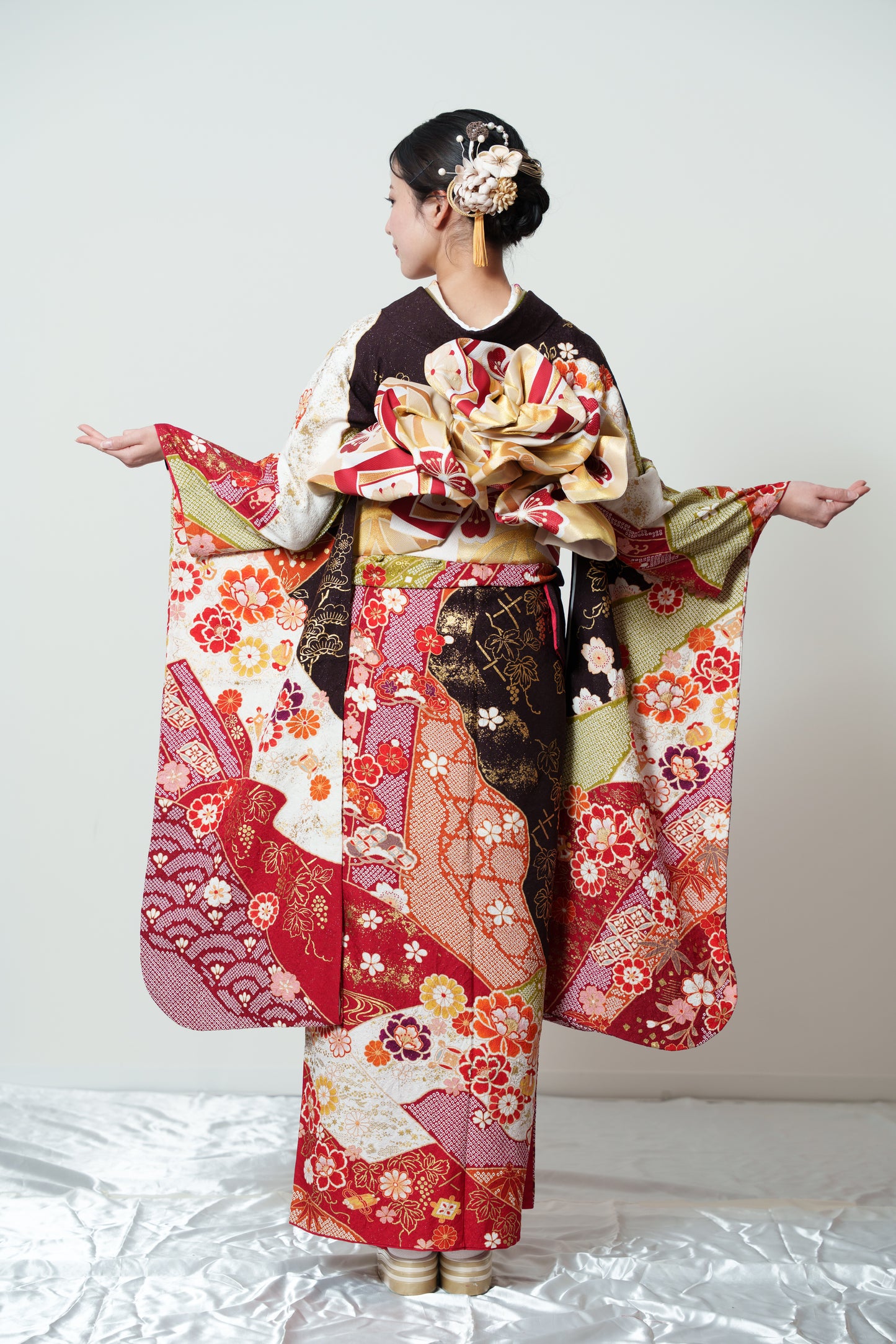 茶色絞り　菊　正絹振袖【903】