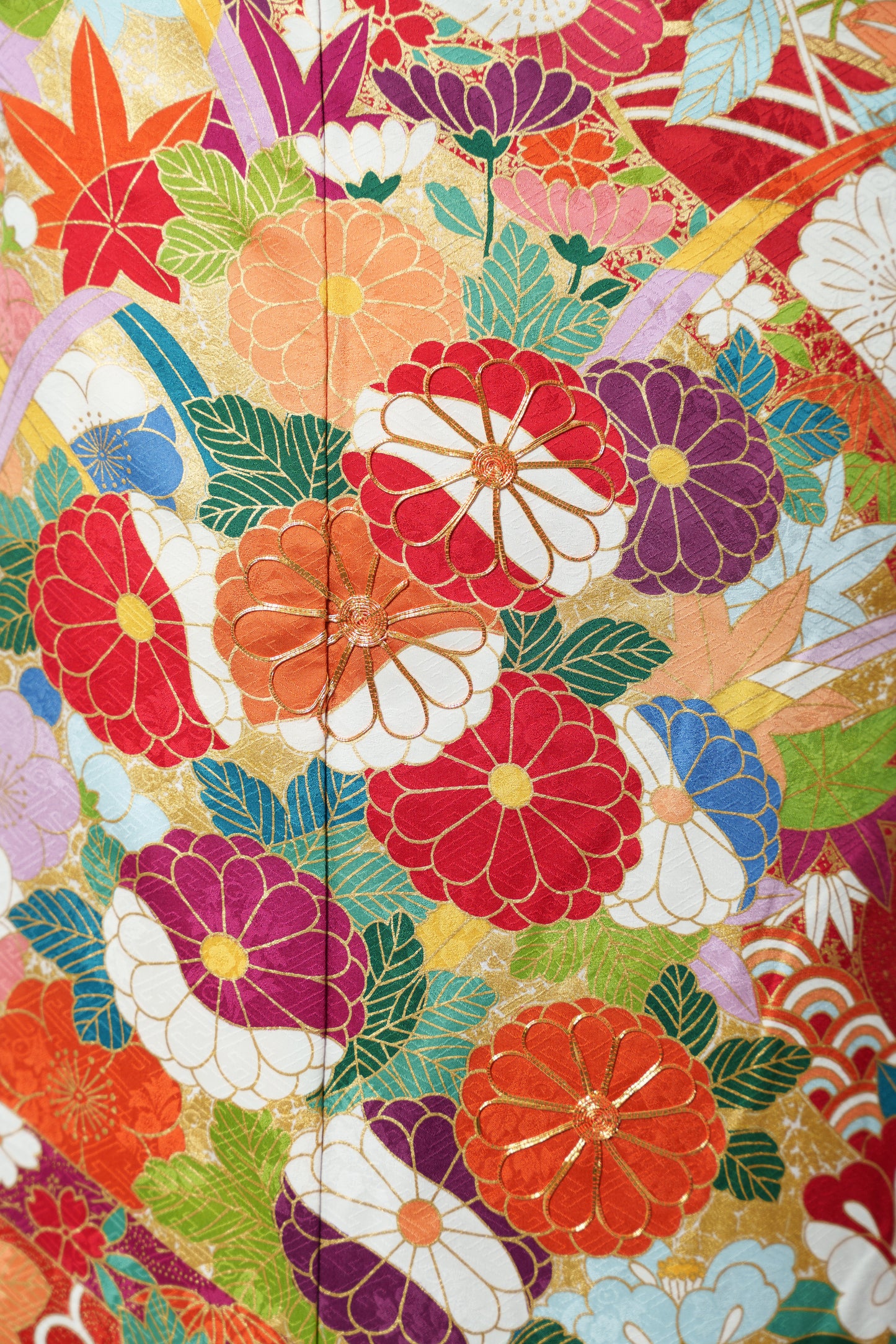 赤地　丸菊・紅葉・桜　正絹振袖【917】