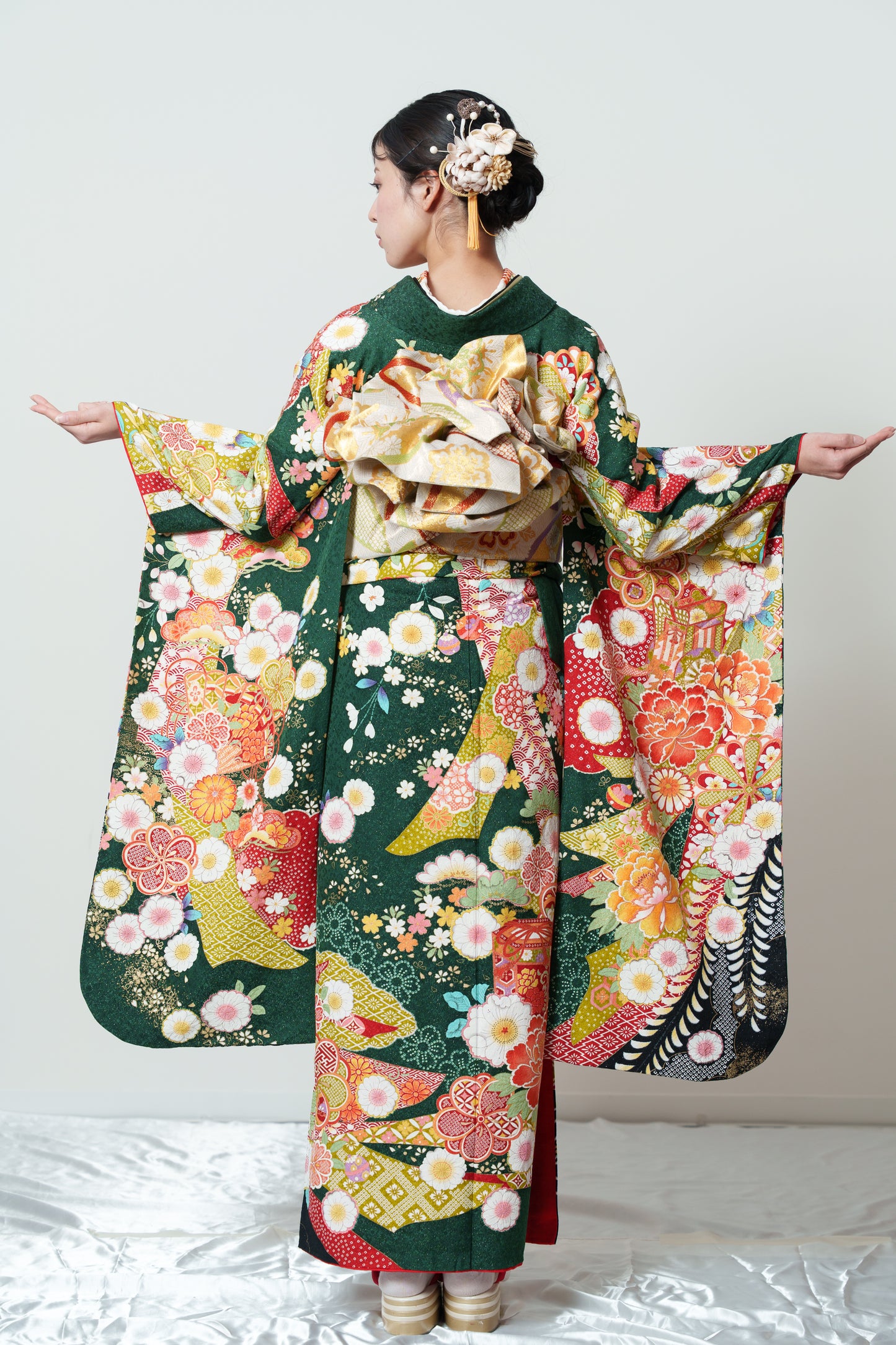 緑地　辻が花　御所車　正絹振袖【913】