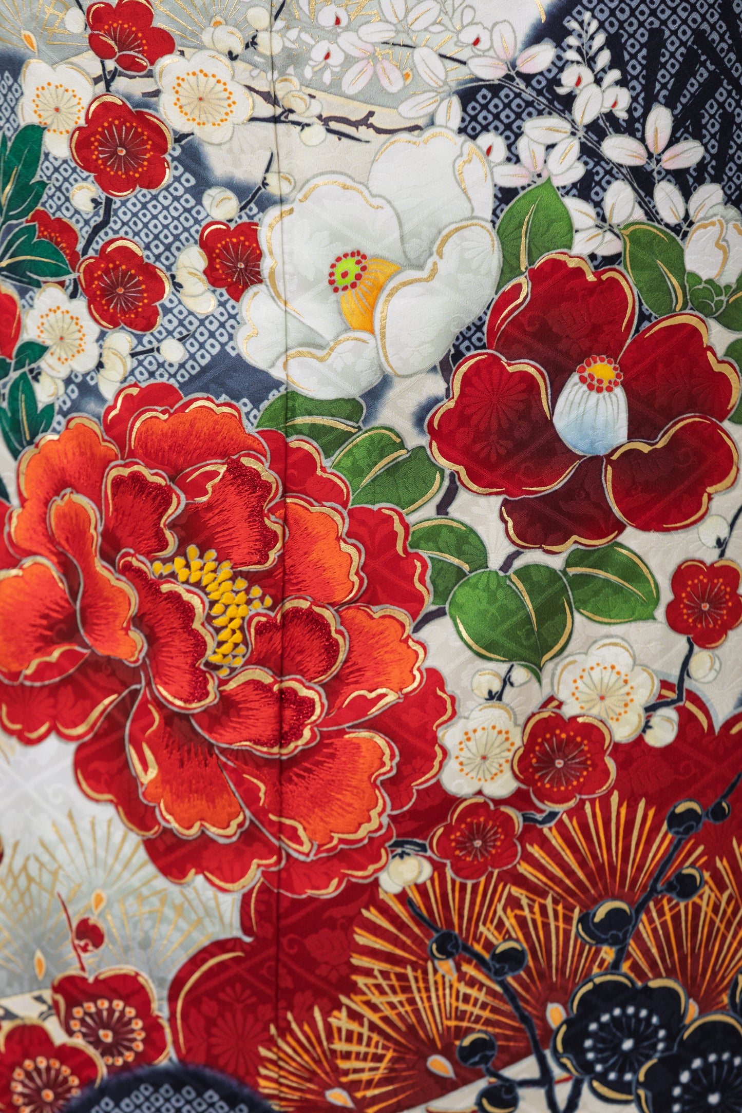 ベージュ地　椿　正絹振袖【938】