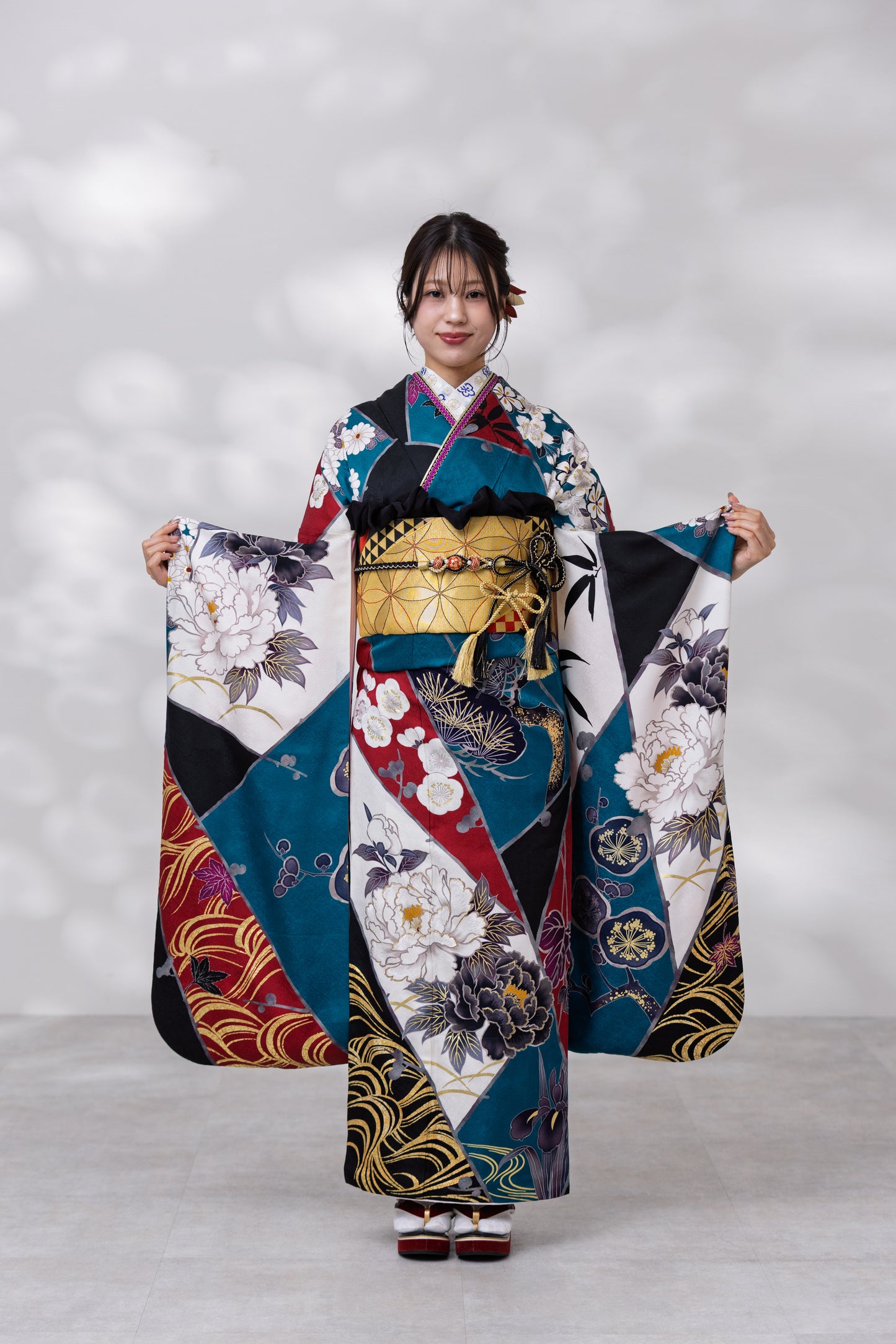 黒白青染め分け　白牡丹現代　正絹振袖【943】