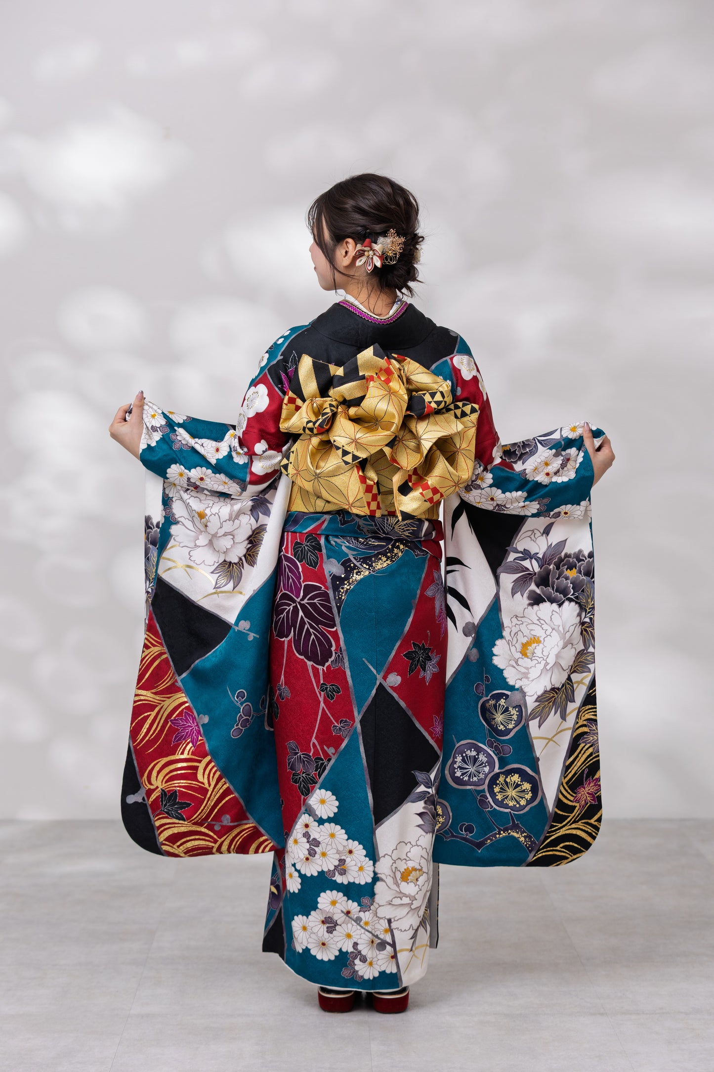 黒白青染め分け　白牡丹現代　正絹振袖【943】