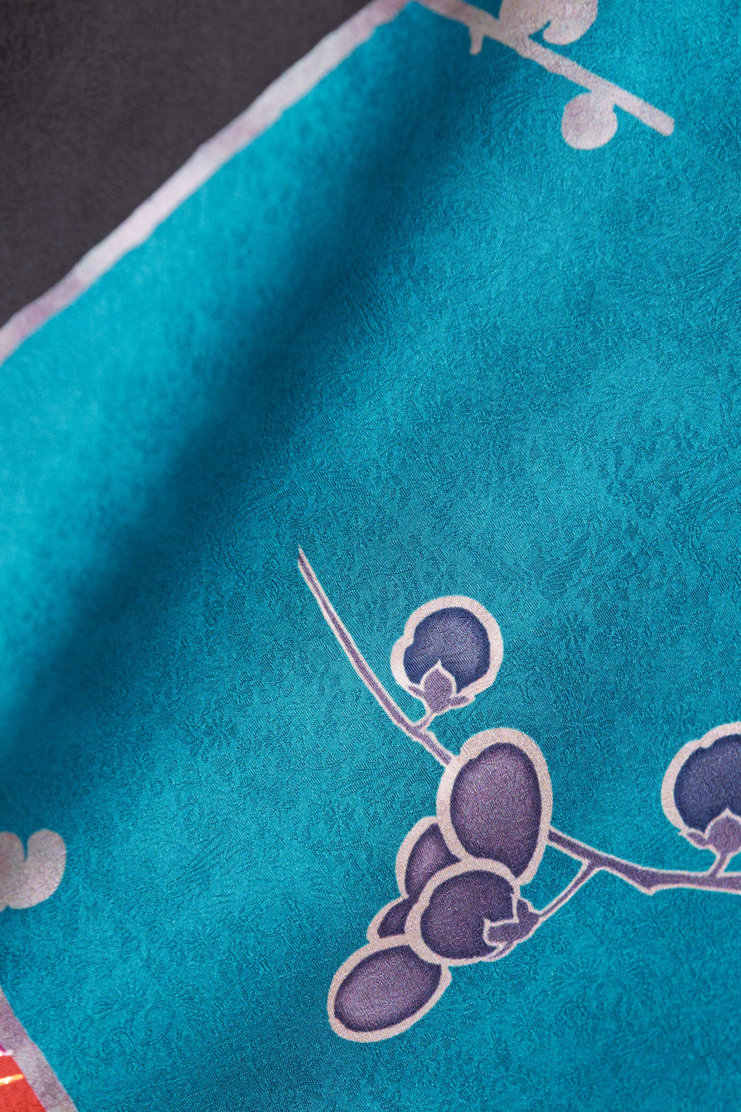 黒白青染め分け　白牡丹現代　正絹振袖【943】