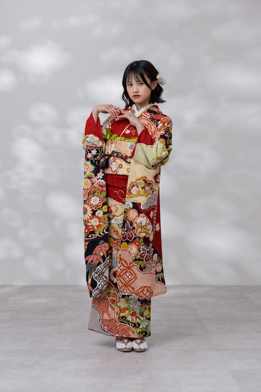 赤地　絞り　菊・貝桶　正絹振袖【925】